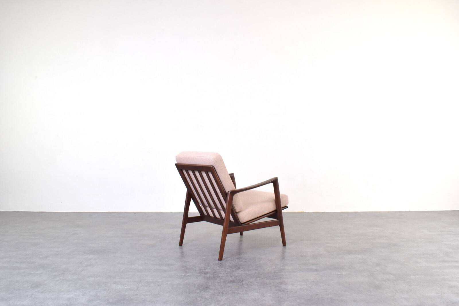 Mid-Century Stefan Lounge Chair, 1960s