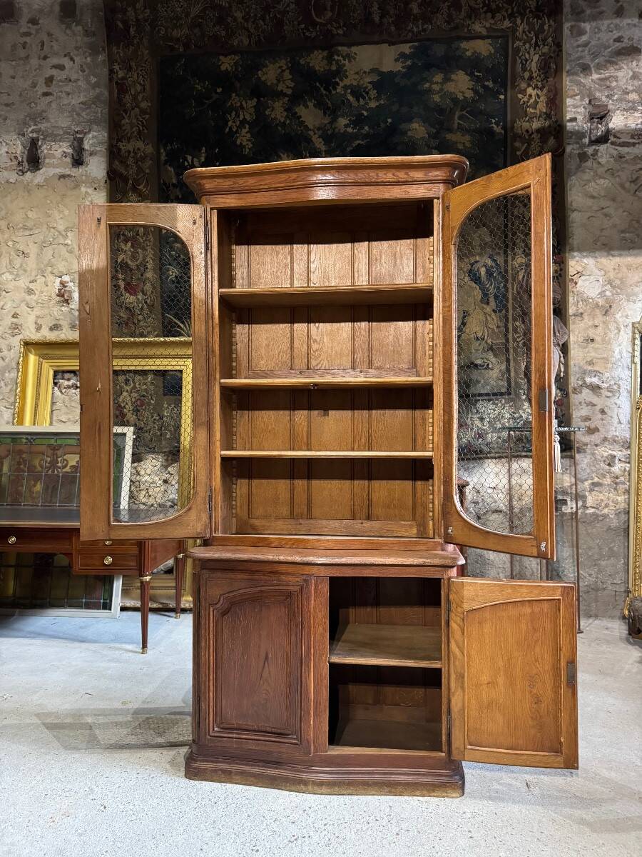 Two-body oak buffet in Louis XIV style from the 19th century.