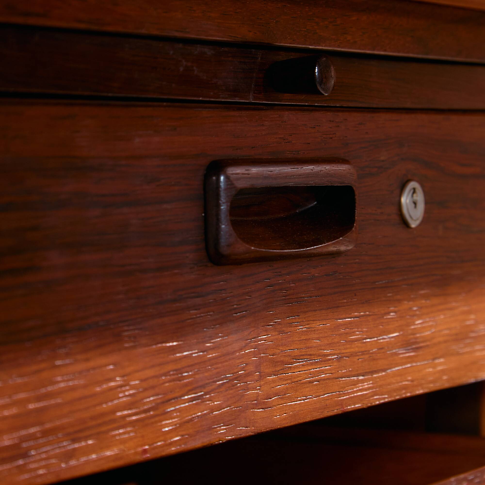 Model 207 rosewood desk by Arne Vodder