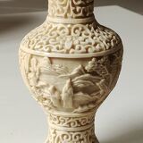 Chinese Baluster Vase. In beige cinnabar lacquer. Dimensions: 17 x 9 cm
