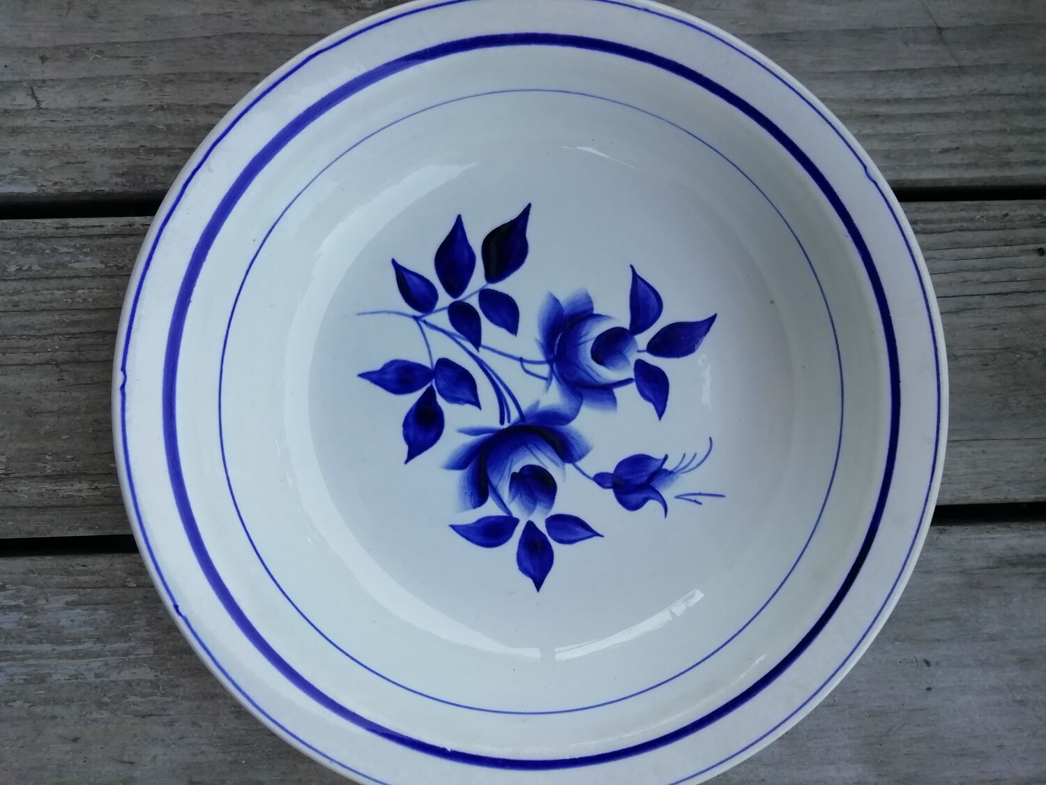 Trio of hollow dishes blue tones