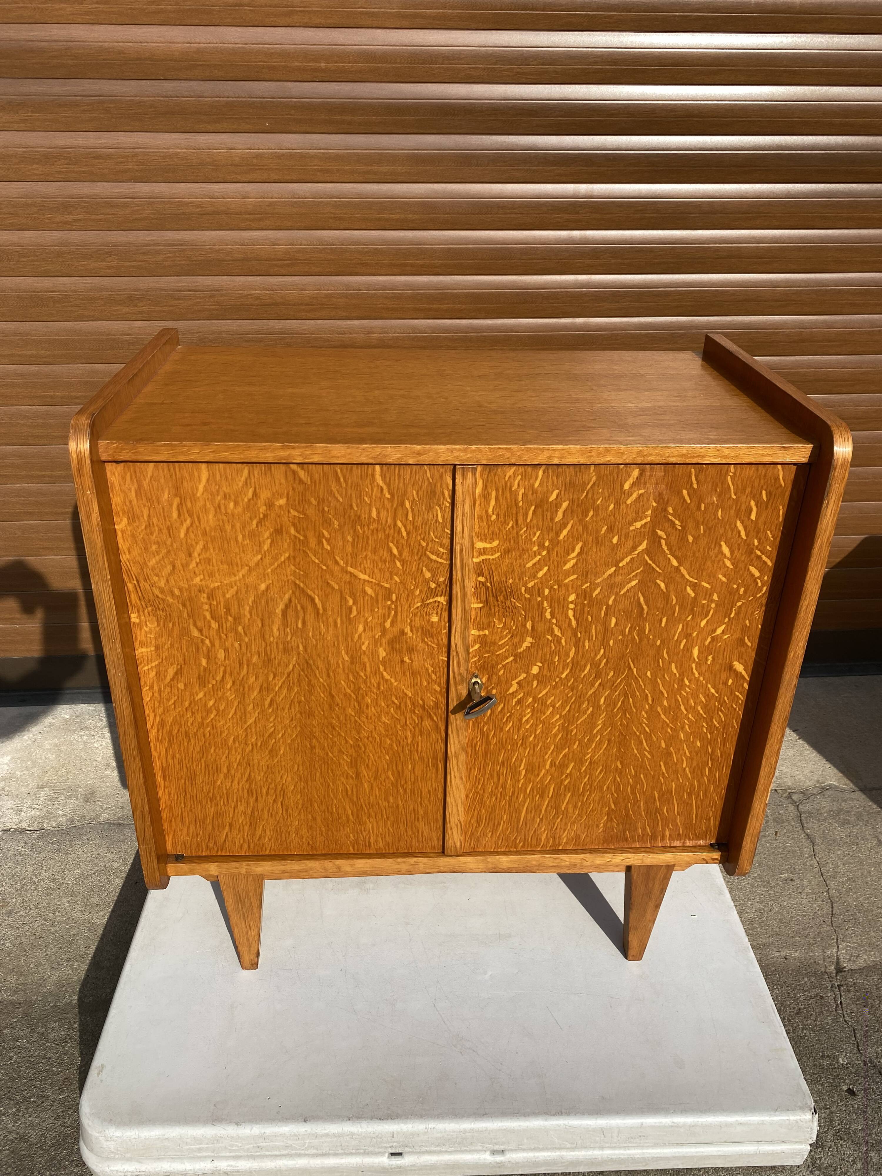 Vintage 2-door sideboard