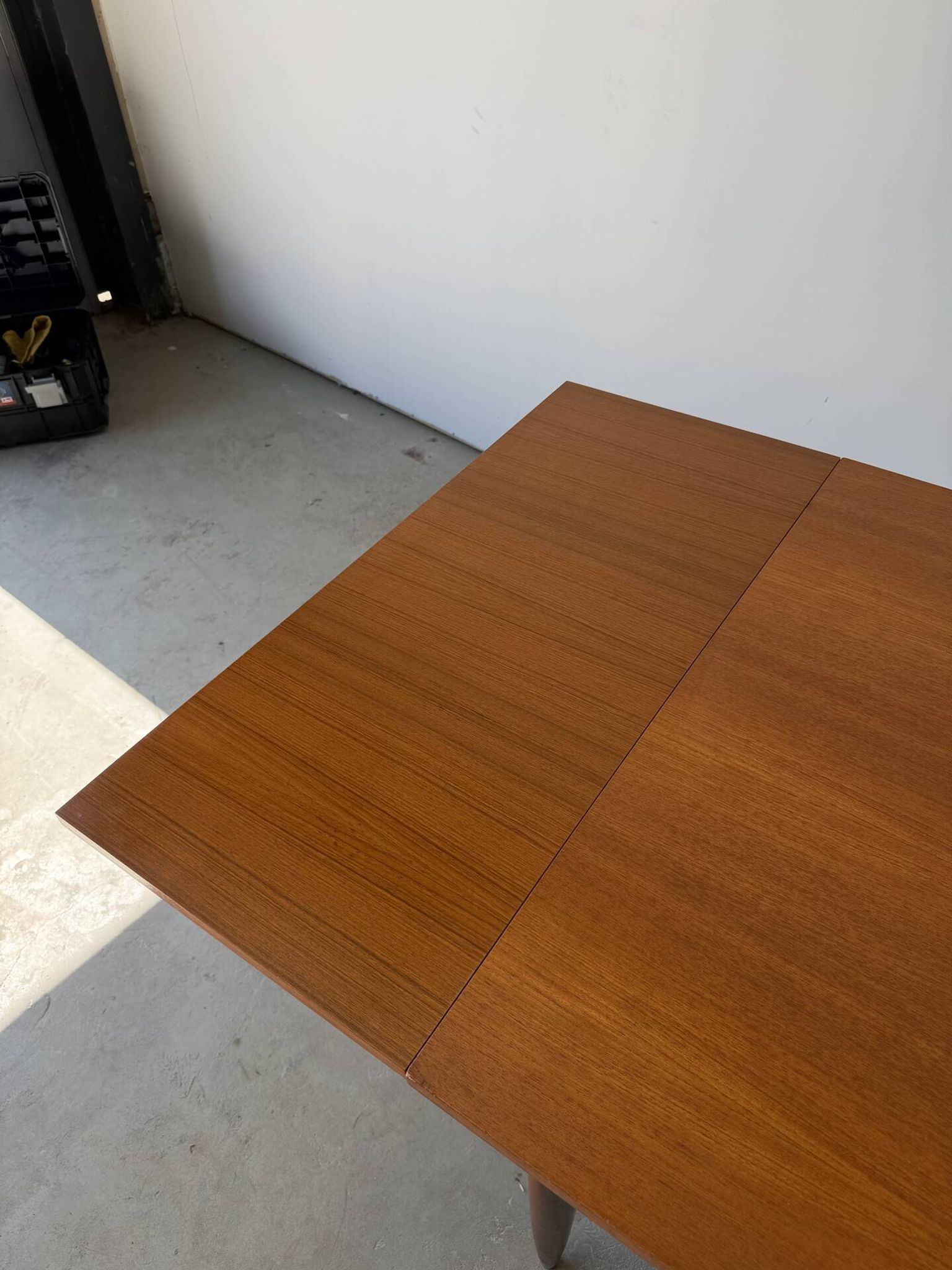Table à manger rectangulaire à rallonges design scandinave en teck