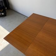 Table à manger rectangulaire à rallonges design scandinave en teck
