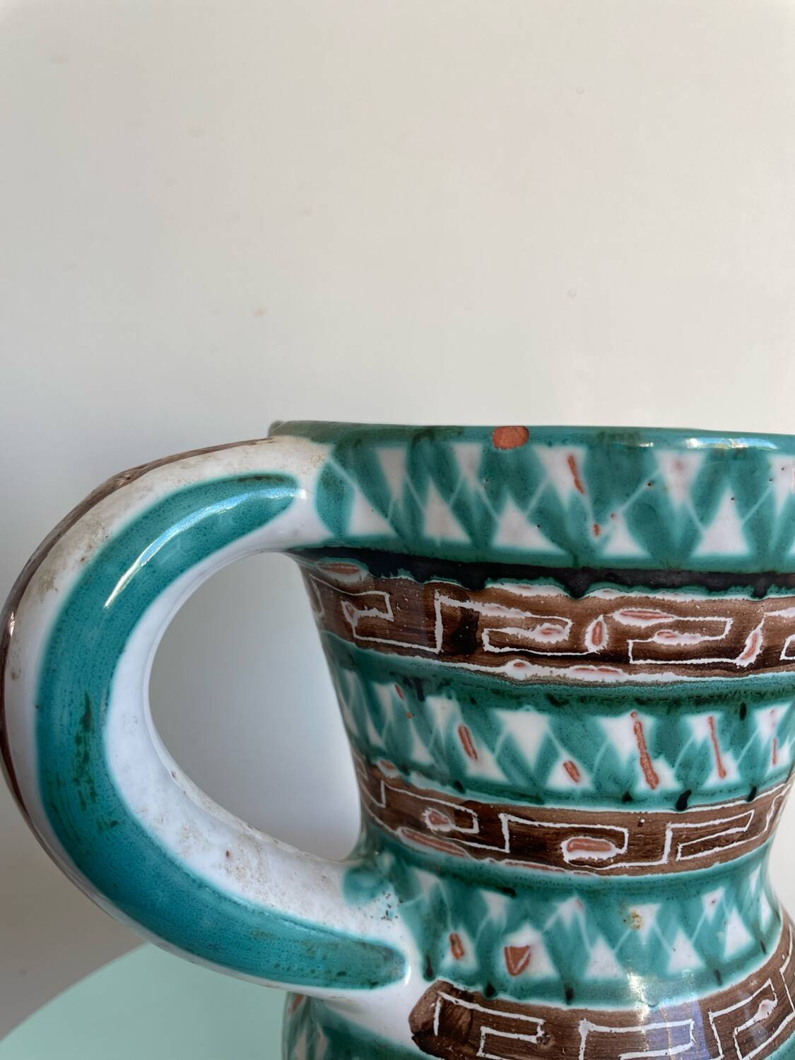 Ceramic pitcher signed Robert Picault – Scarified decoration – Vintage