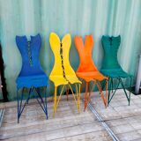 4 chaises colorées en fer