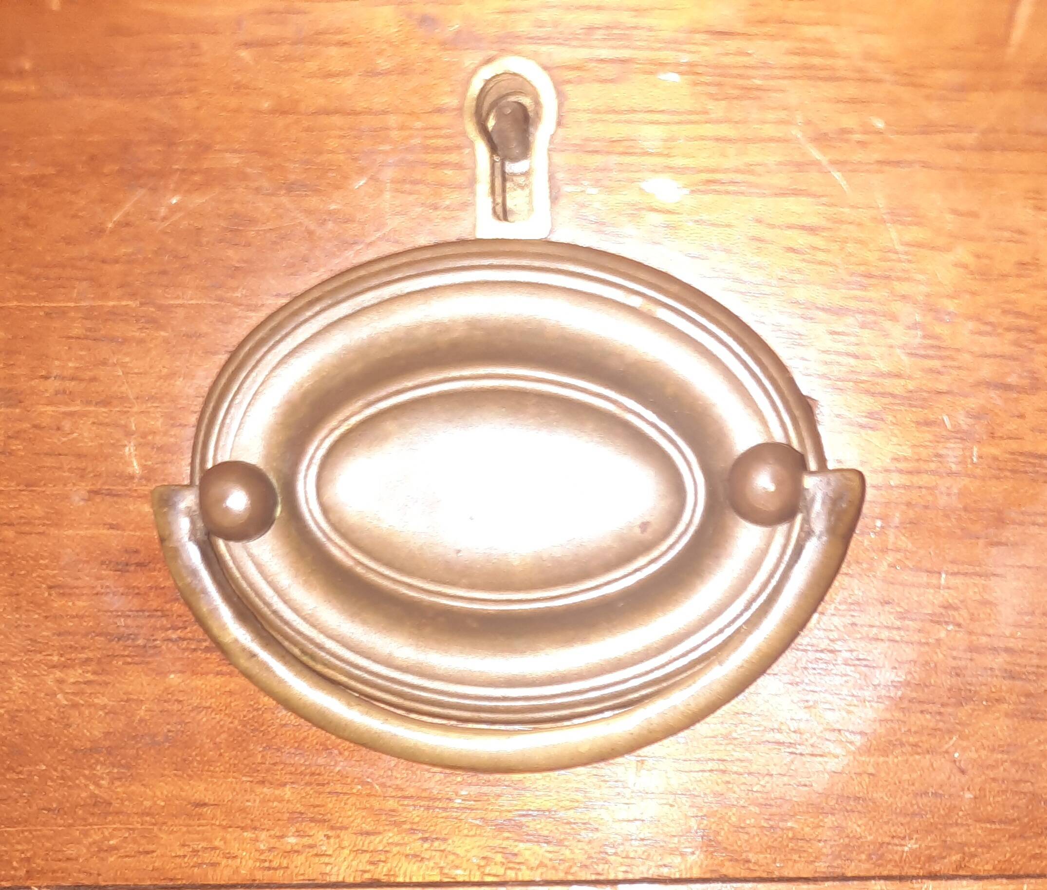 Nineteenth-century chest of drawers in mahogany.