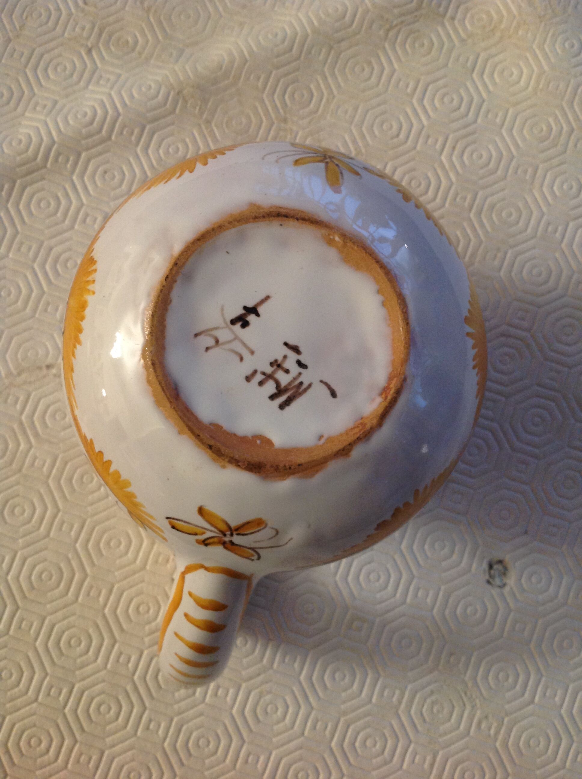 Pot MOUSTIERS Saint Mary signs