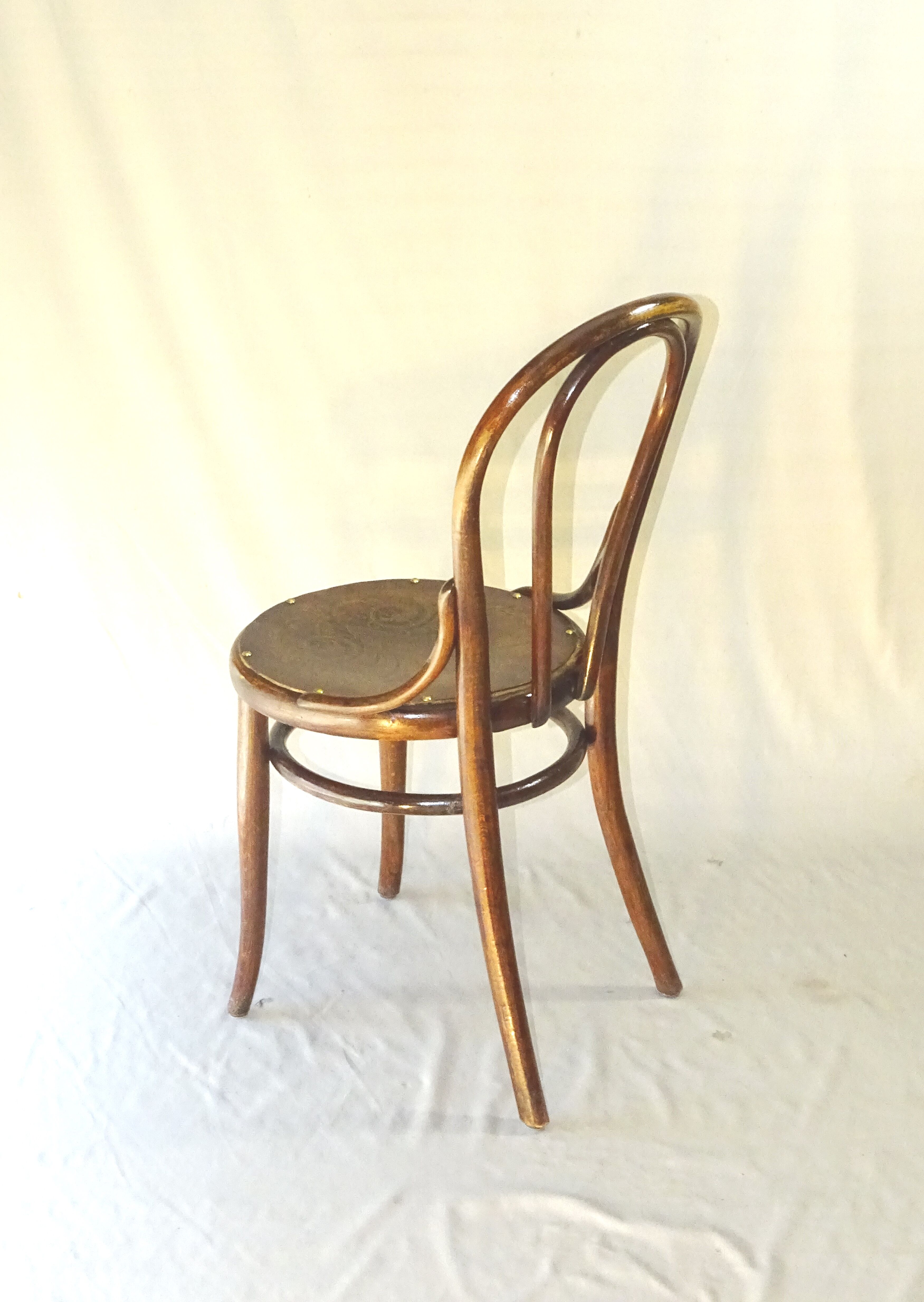 Thonet chair N°18 circa 1880 wooden seat