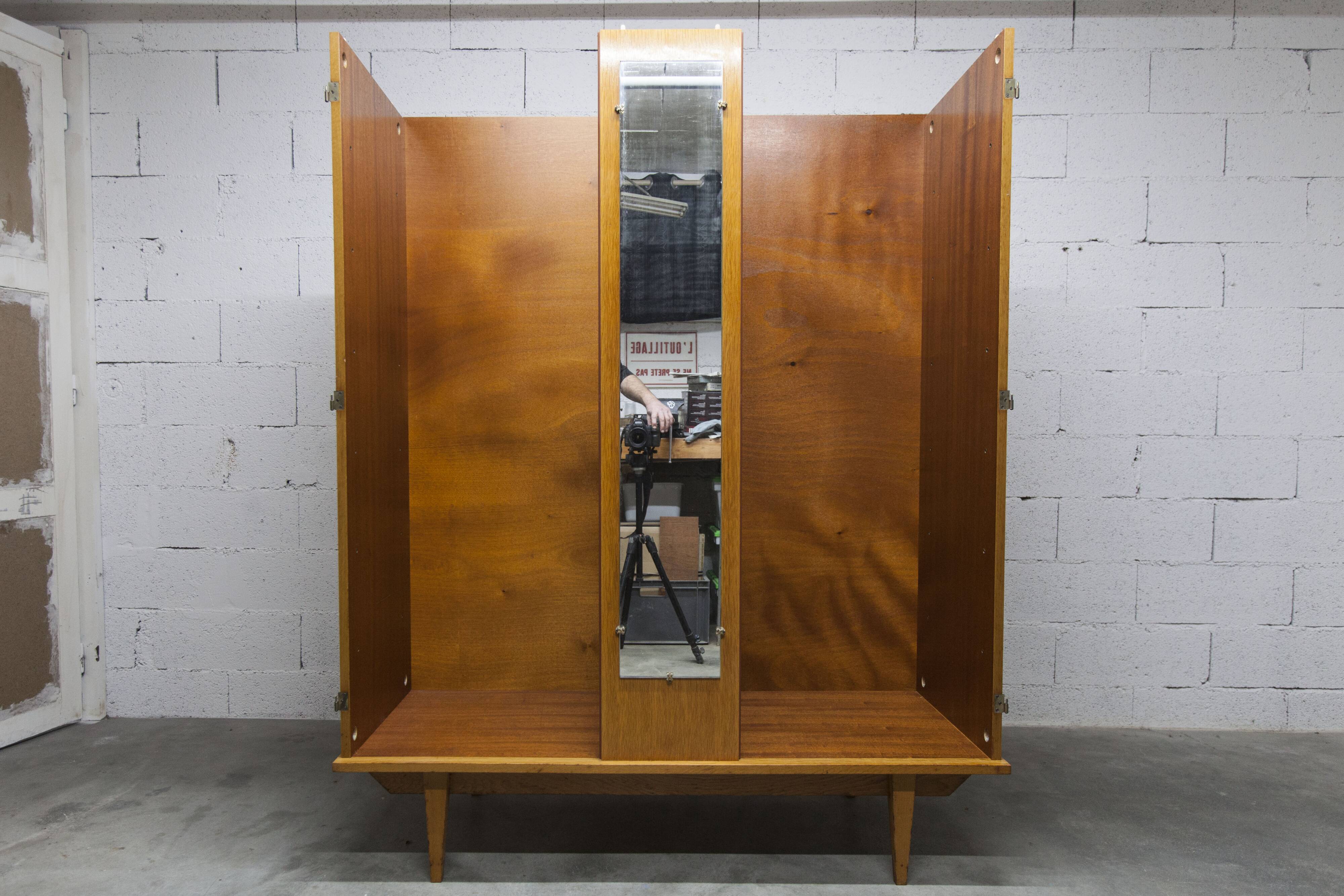 1970 Scandinavian wardrobe with shelves and mirror, 21x126, 2 doors.