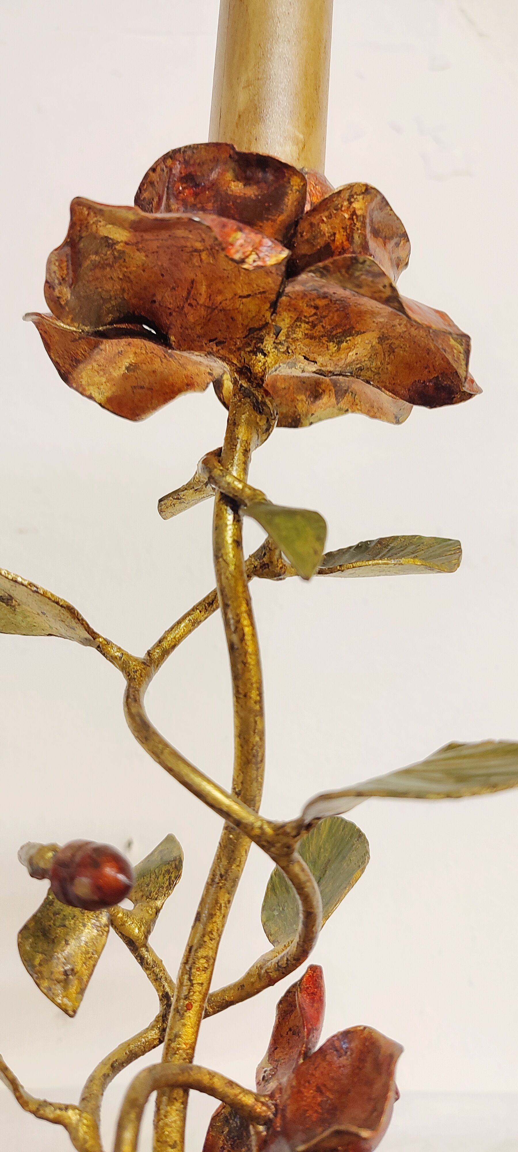 Wrought iron table lamp and gold leaf. France, 1950