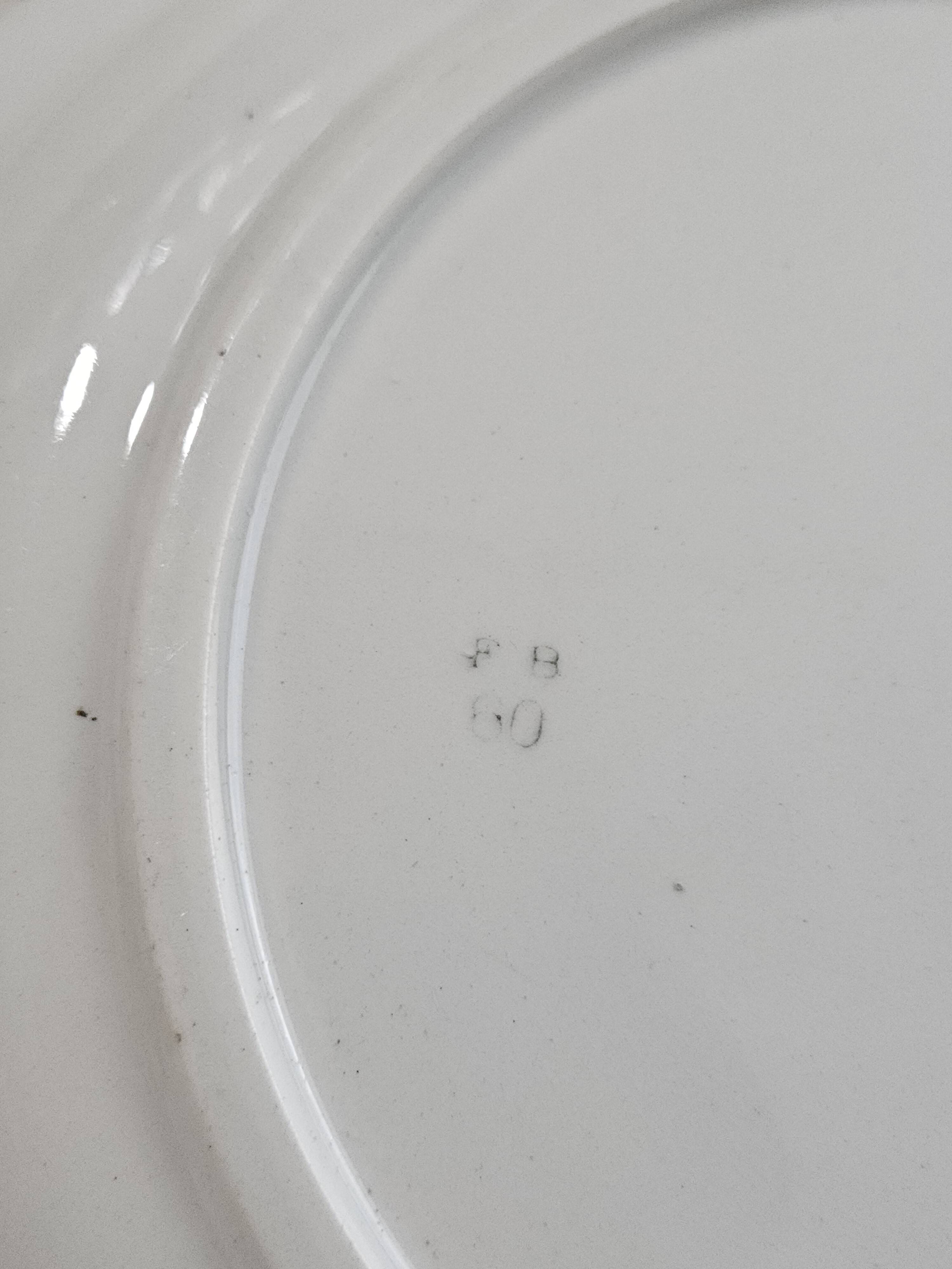 Plat creux en faïence de Badonviller