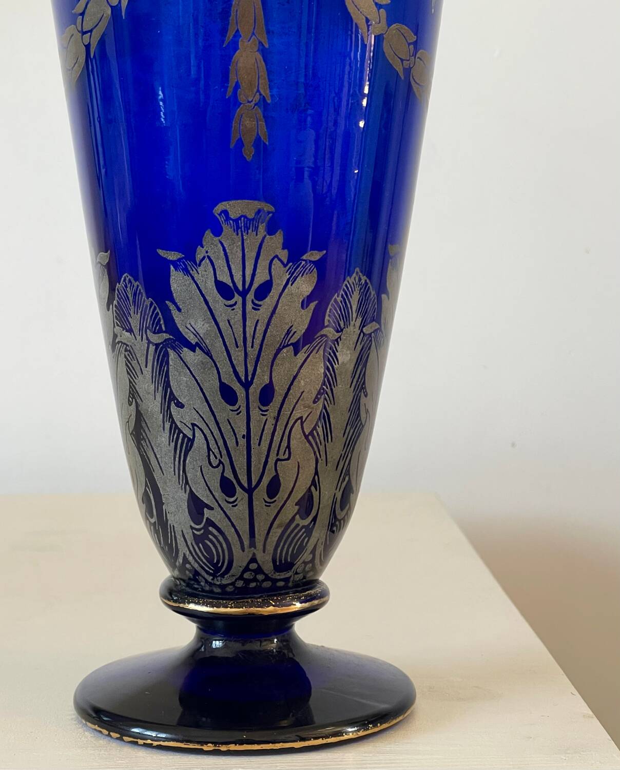 Vase en verre émaillé Art Nouveau.