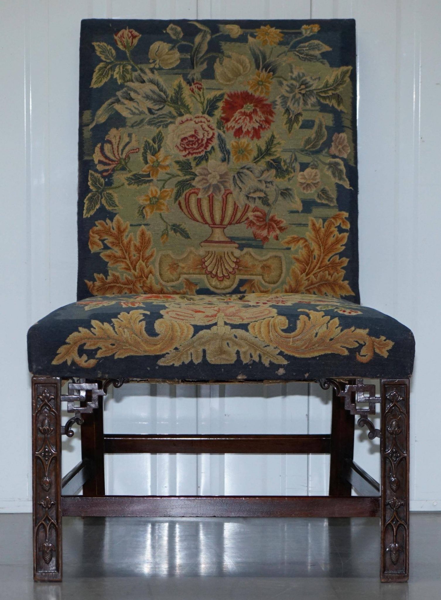 Paire de chaises Thomas Chippendale époque 1760 brodées sculptées