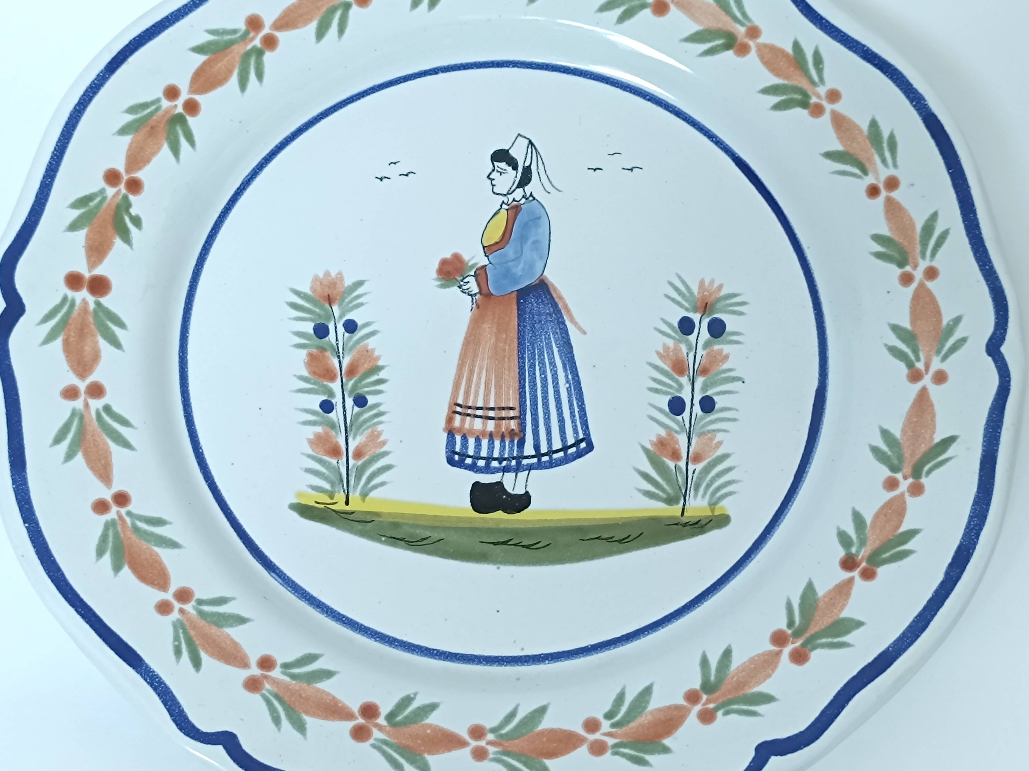 Assiette plate bretonne HB Henriot