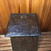 Ancien tabouret avec coffre bois sculpté vintage