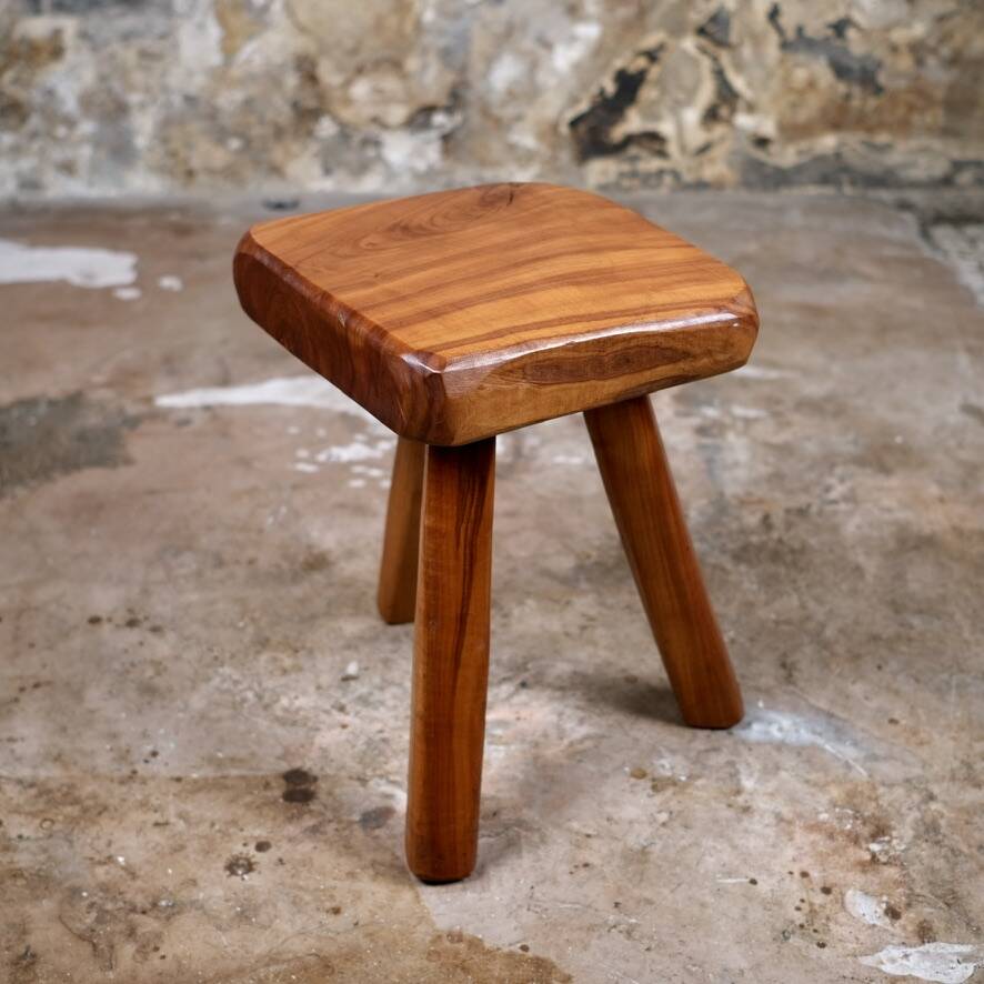 Brutalist stool in solid elm, French work from the 1960s