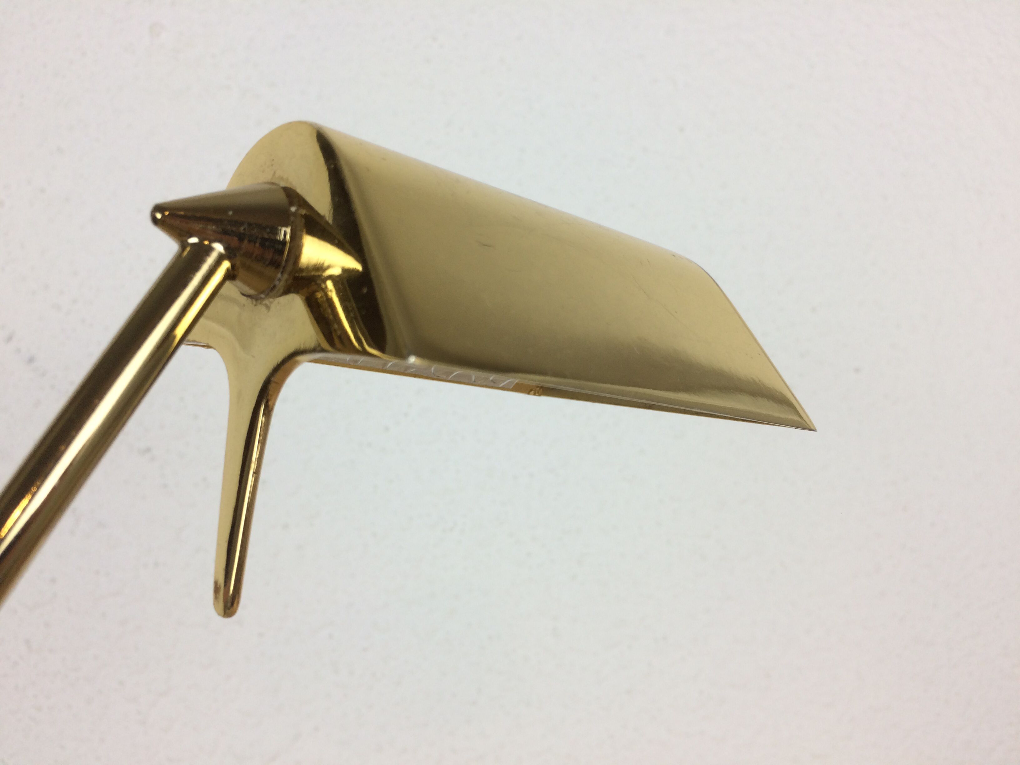 Fase gold metal desk lamp