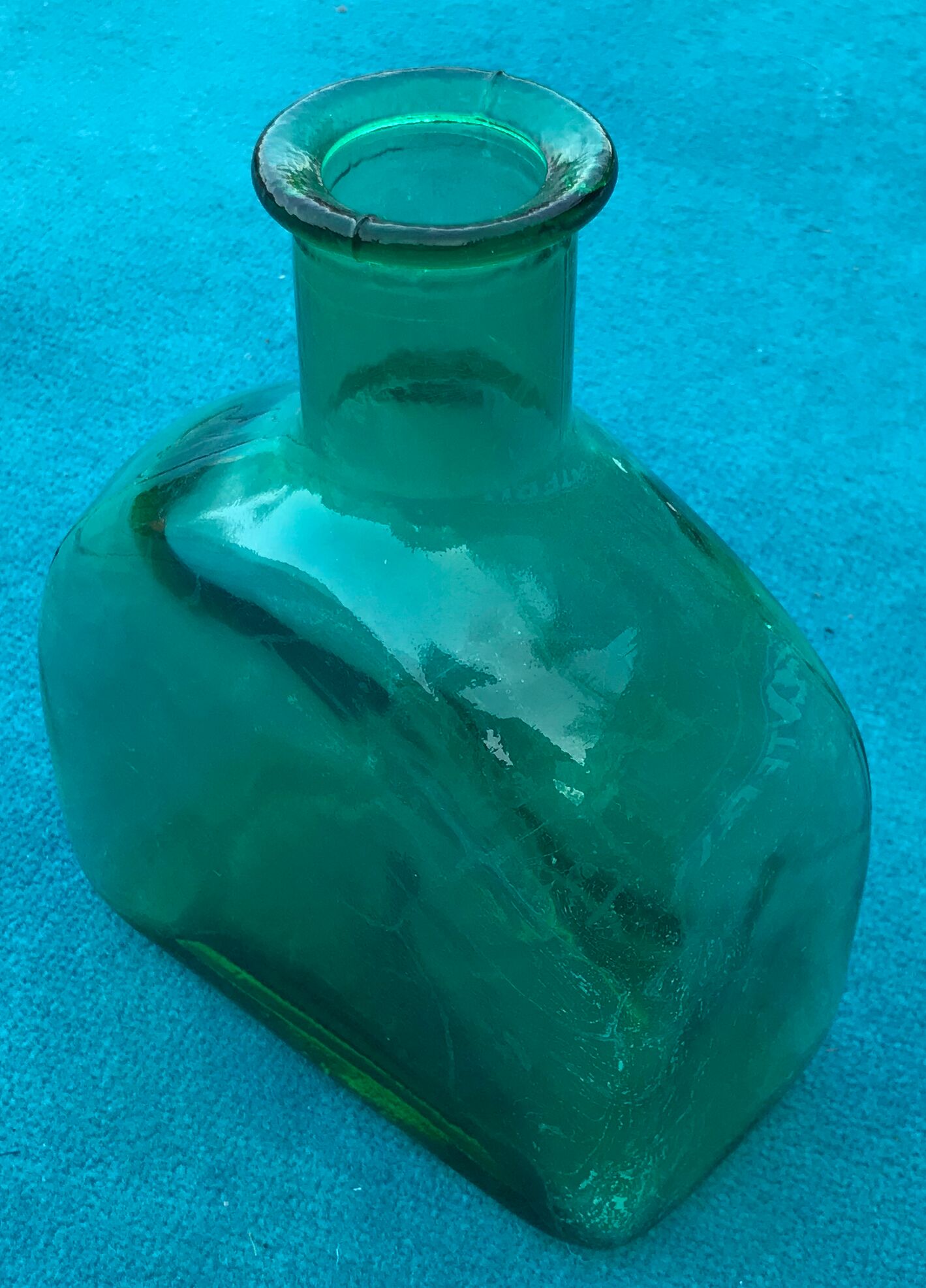 Flacon en verre moulé