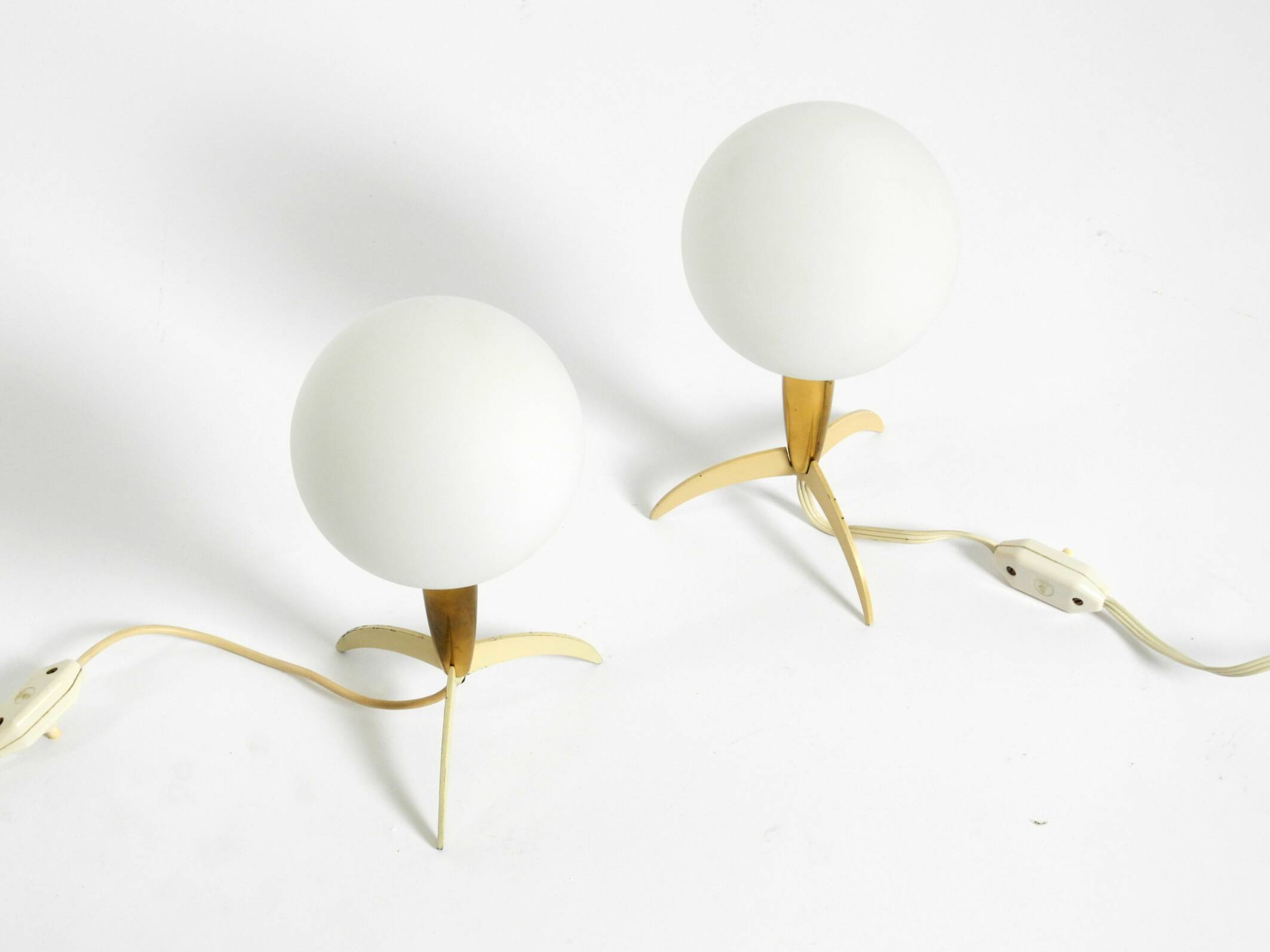 Two Mid-Century Modern rocket table lamps in brass and glass