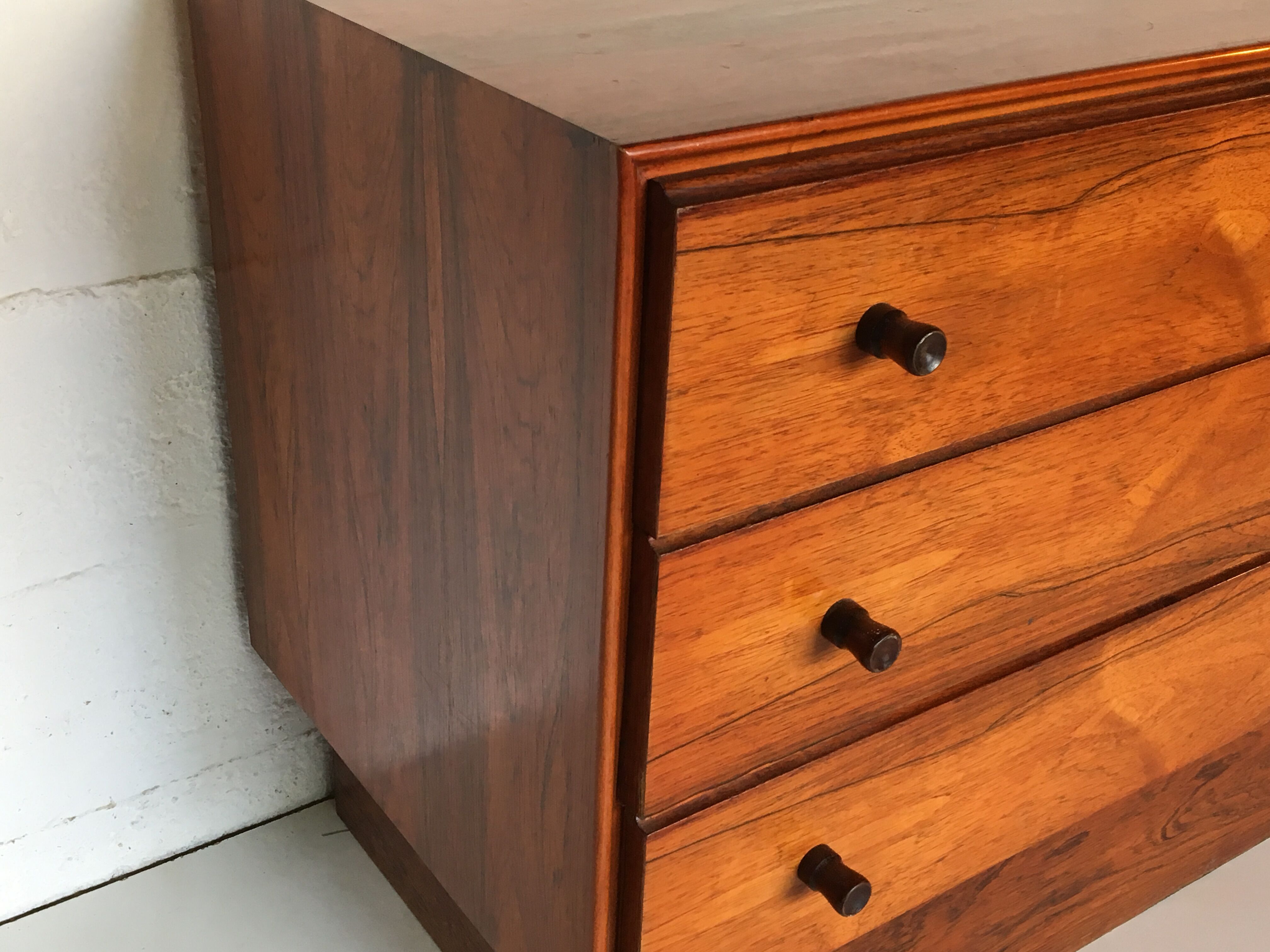 Chest of drawers rosewood