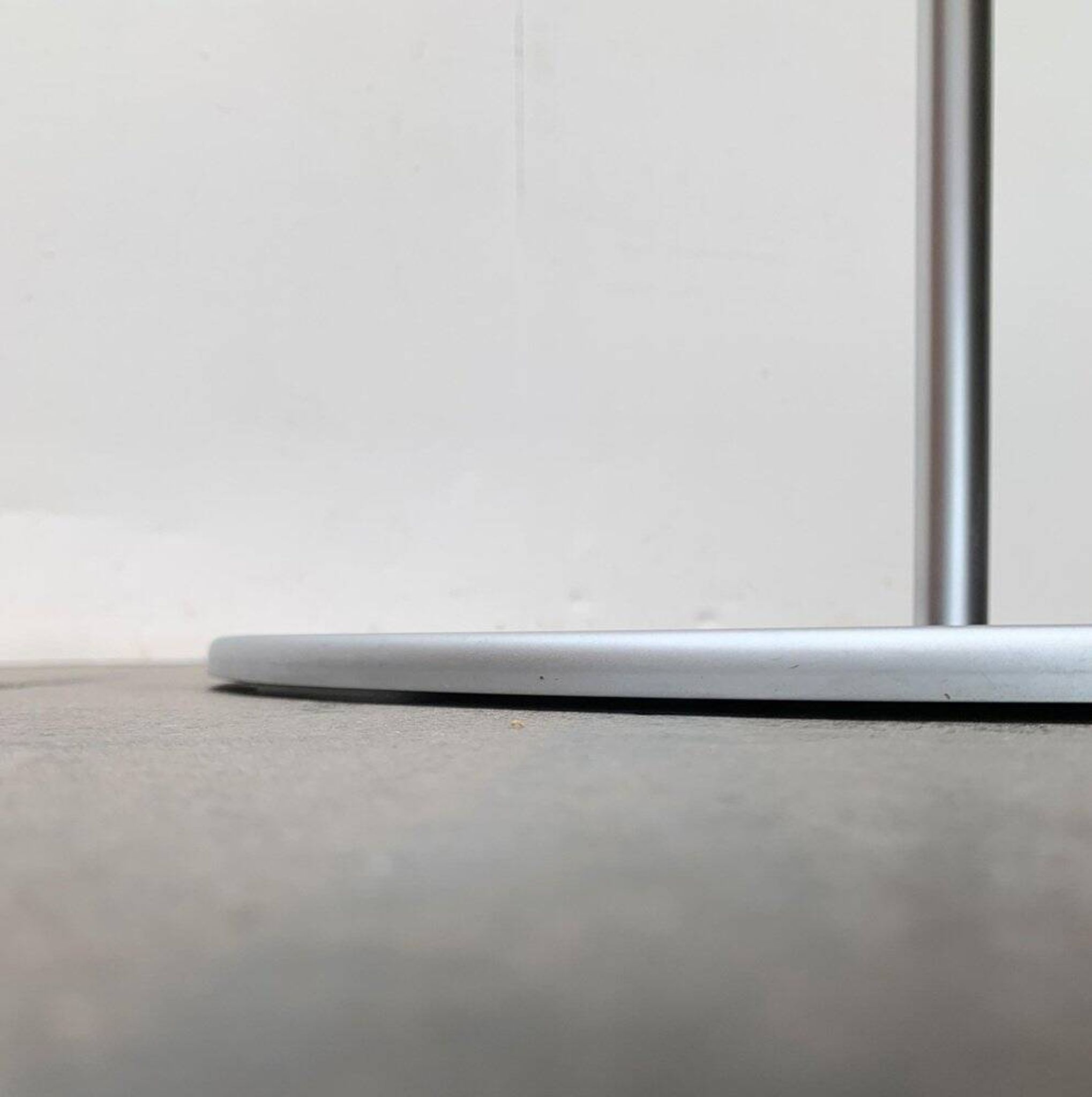 Table d'appoint de la série Drift allemande postmoderne par Walter Knoll, années 1990