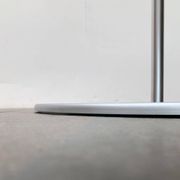Table d'appoint de la série Drift allemande postmoderne par Walter Knoll, années 1990