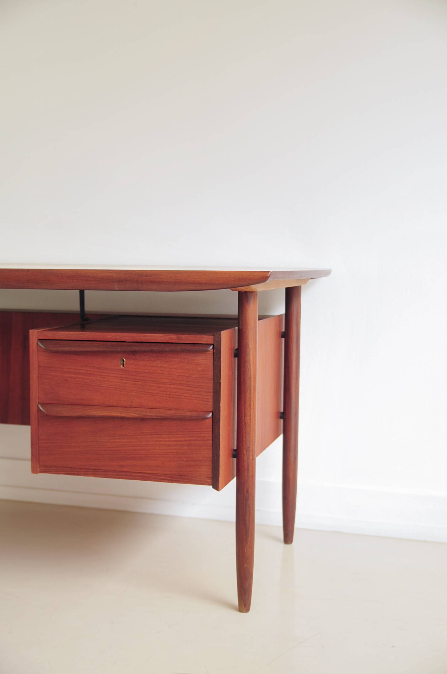 Vintage Tijsseling desk for Hulmefa