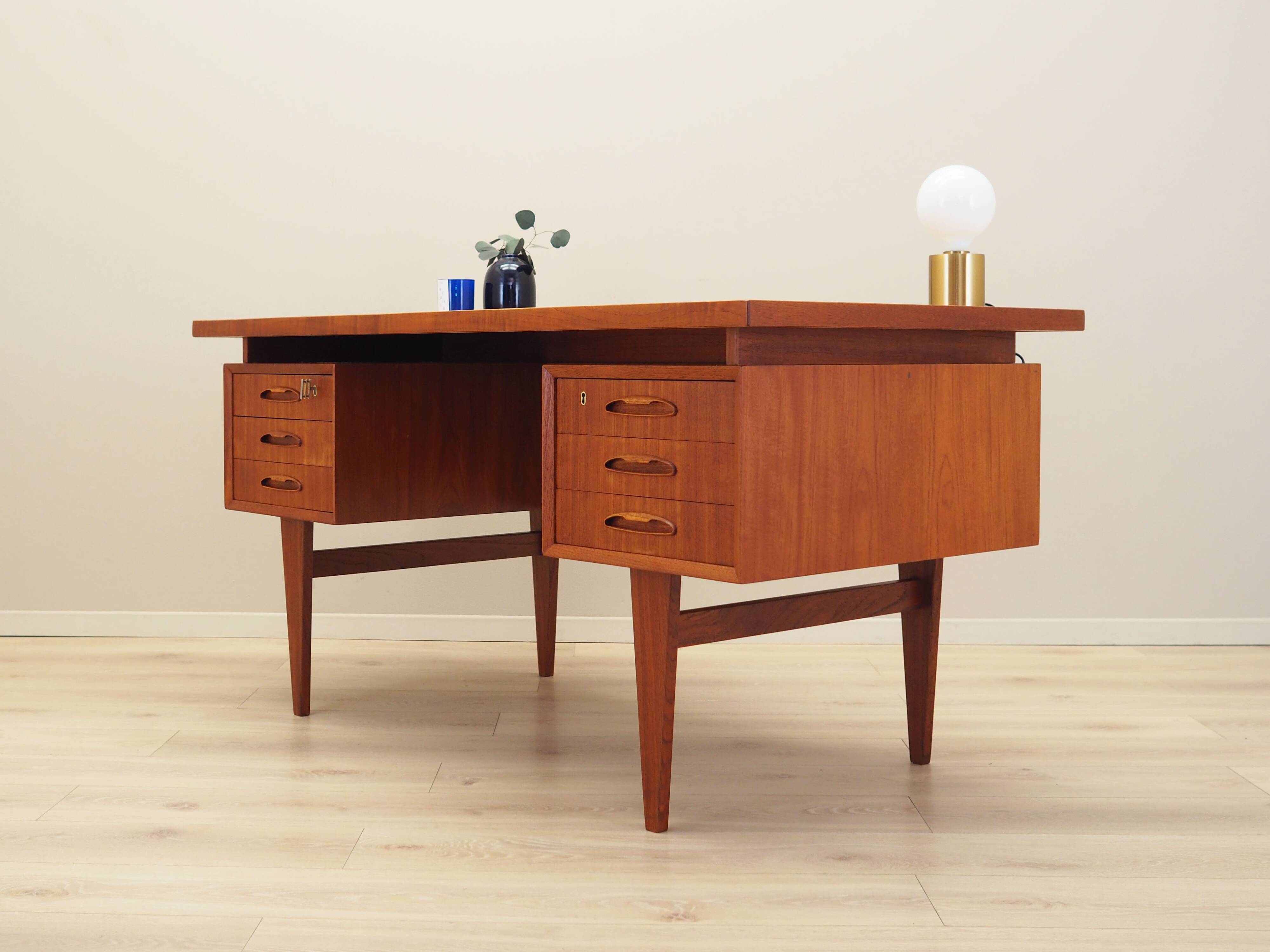 Teak desk, Danish design, 1970s, production: Denmark