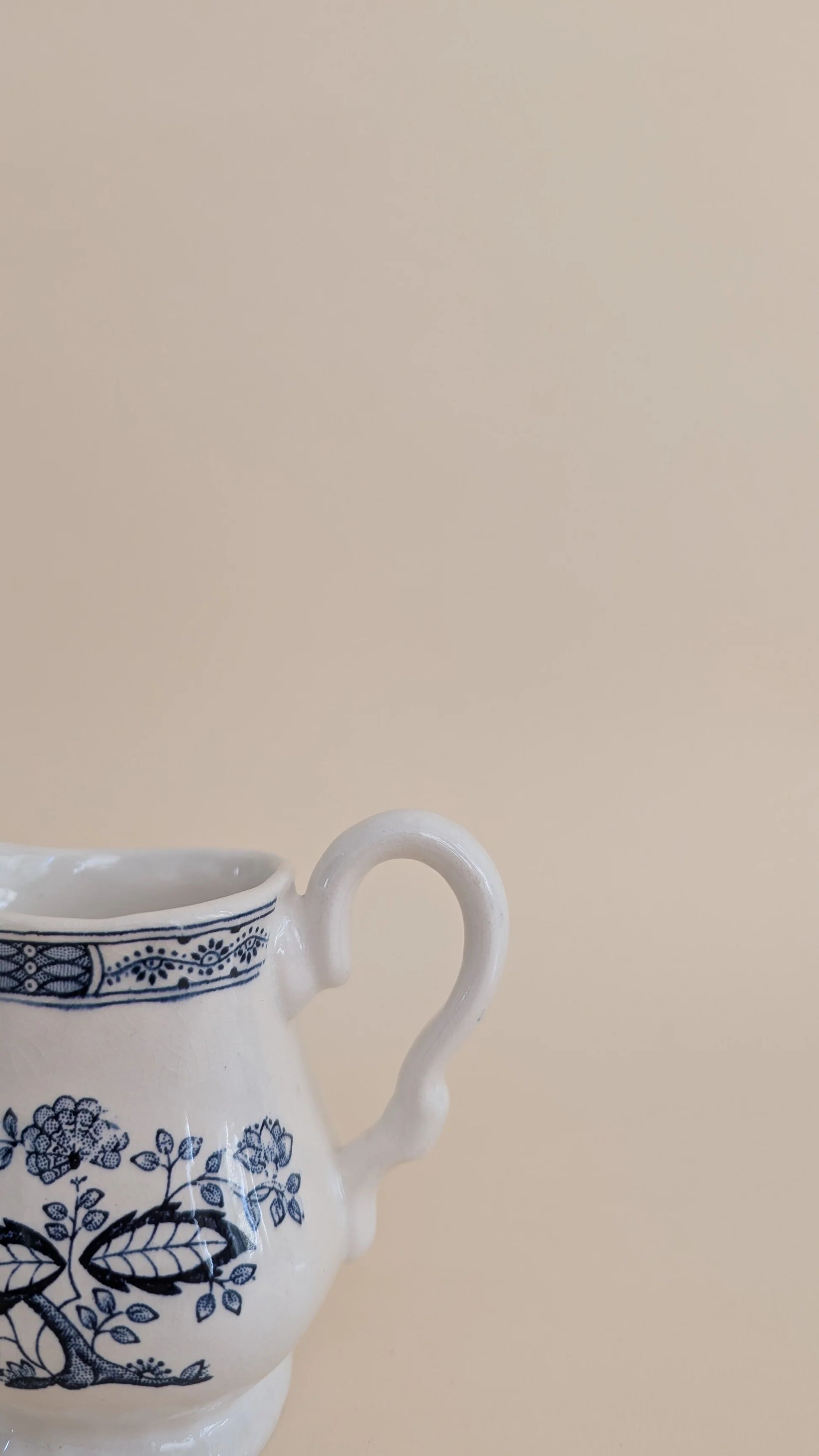 Ensemble de 6 tasses à café et son pot à lait