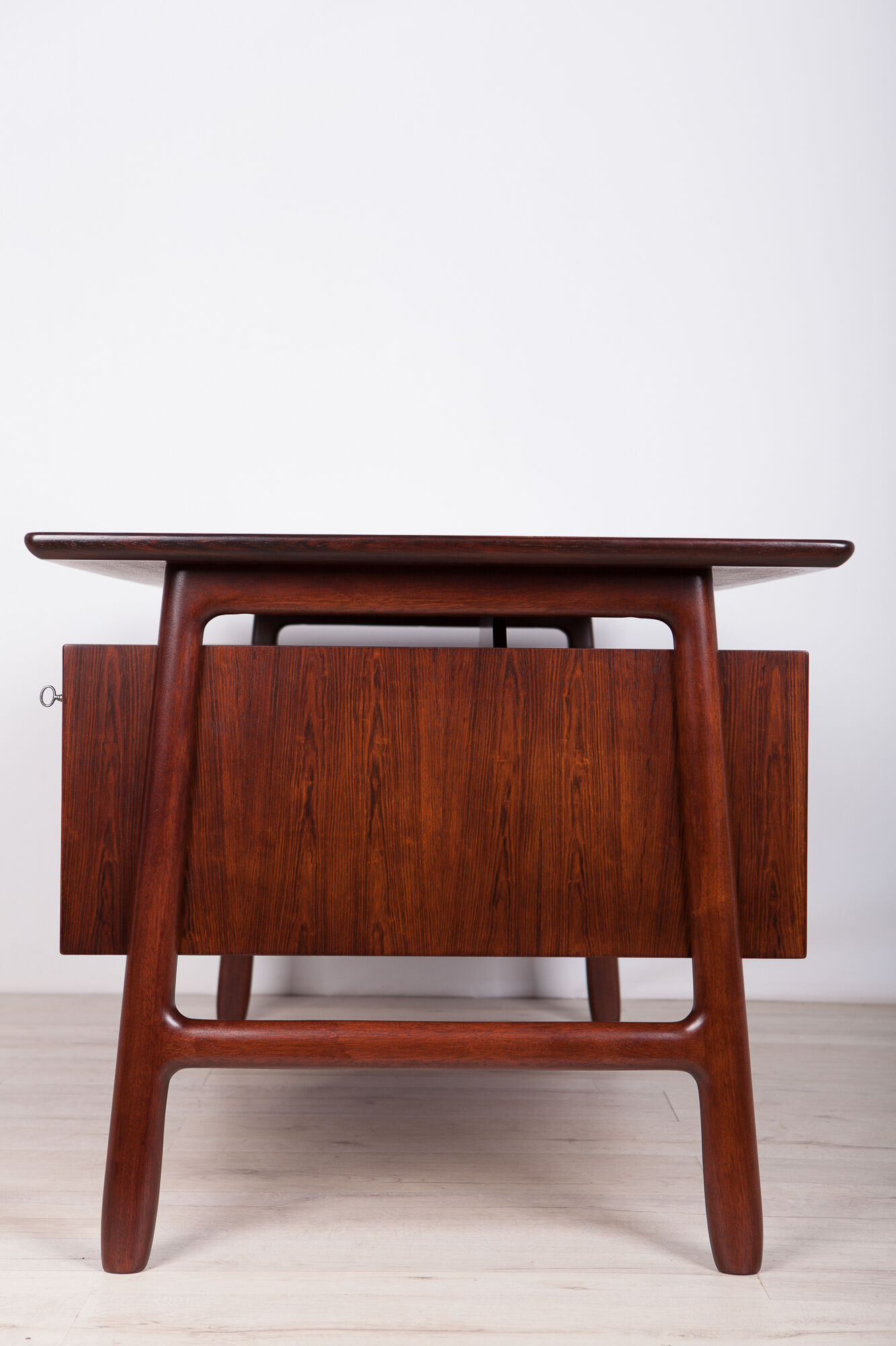 Bureau en bois model 75 Desk de Omann Jun années 1960
