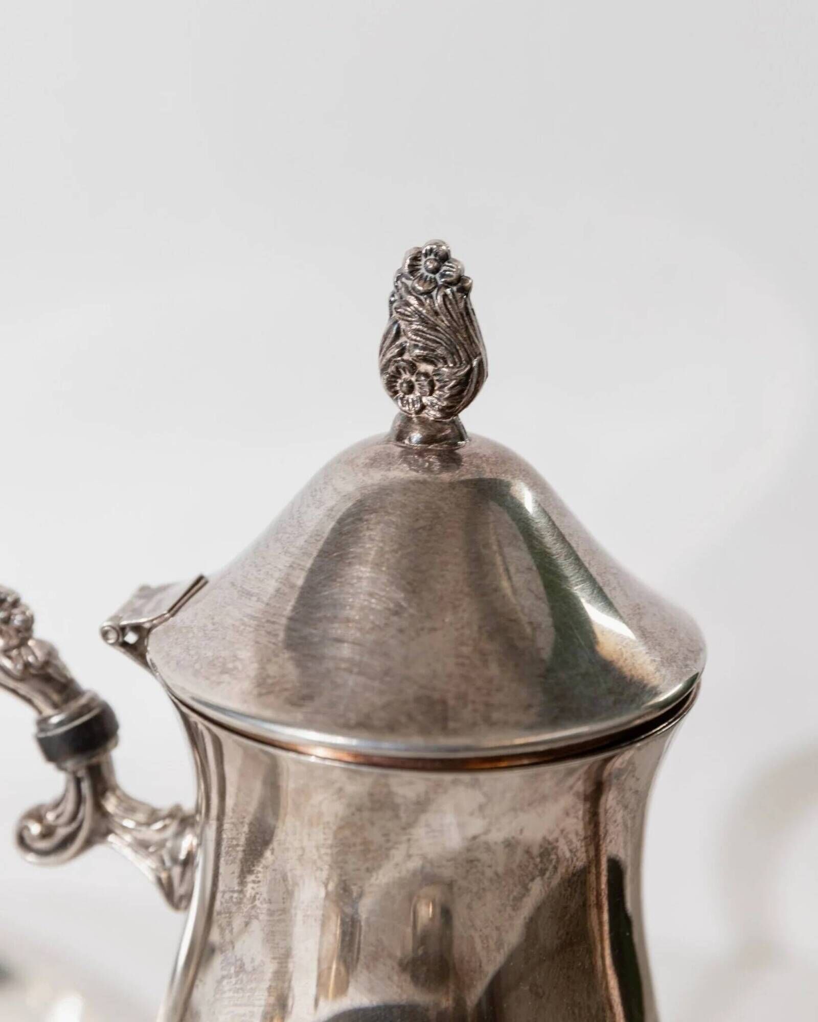 Silver-Plated Vintage Tea Set from England, 1940s: Teapot, Cups & Tray in Silver Metal