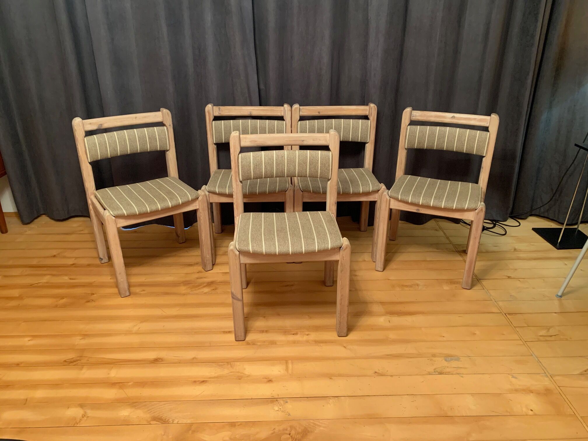 Set of five Thorsø Stolefabrik chairs, Denmark, 1970s.
