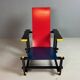 Chaise rouge et bleue de Gerrit Rietveld par Cassina