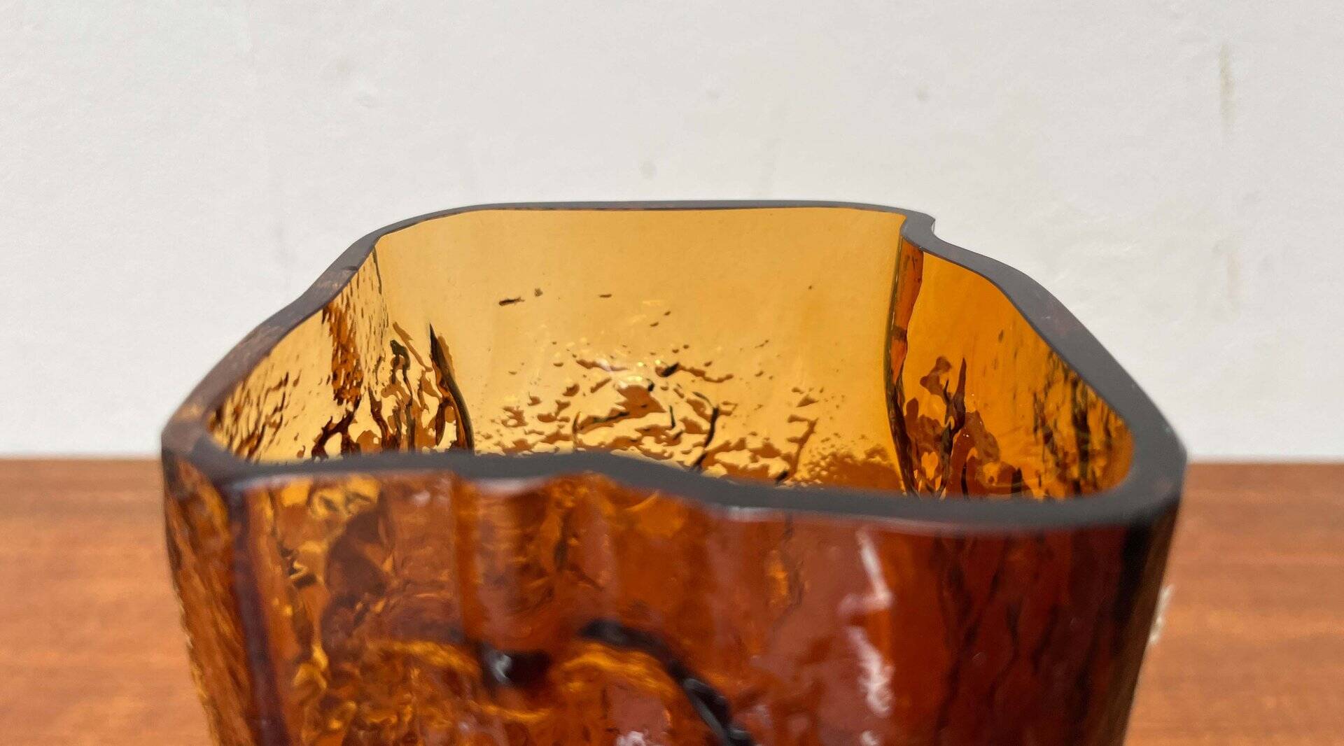 Mid-century modern glass vase by Kai Blomqvist for Kumela, Finland, 1960s.