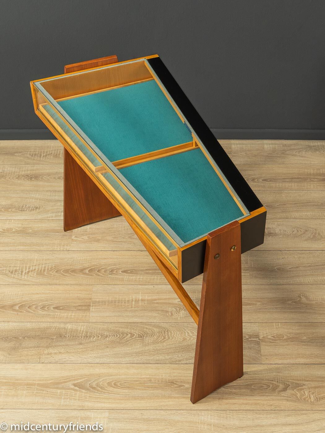 Charming Jewellery Showcase