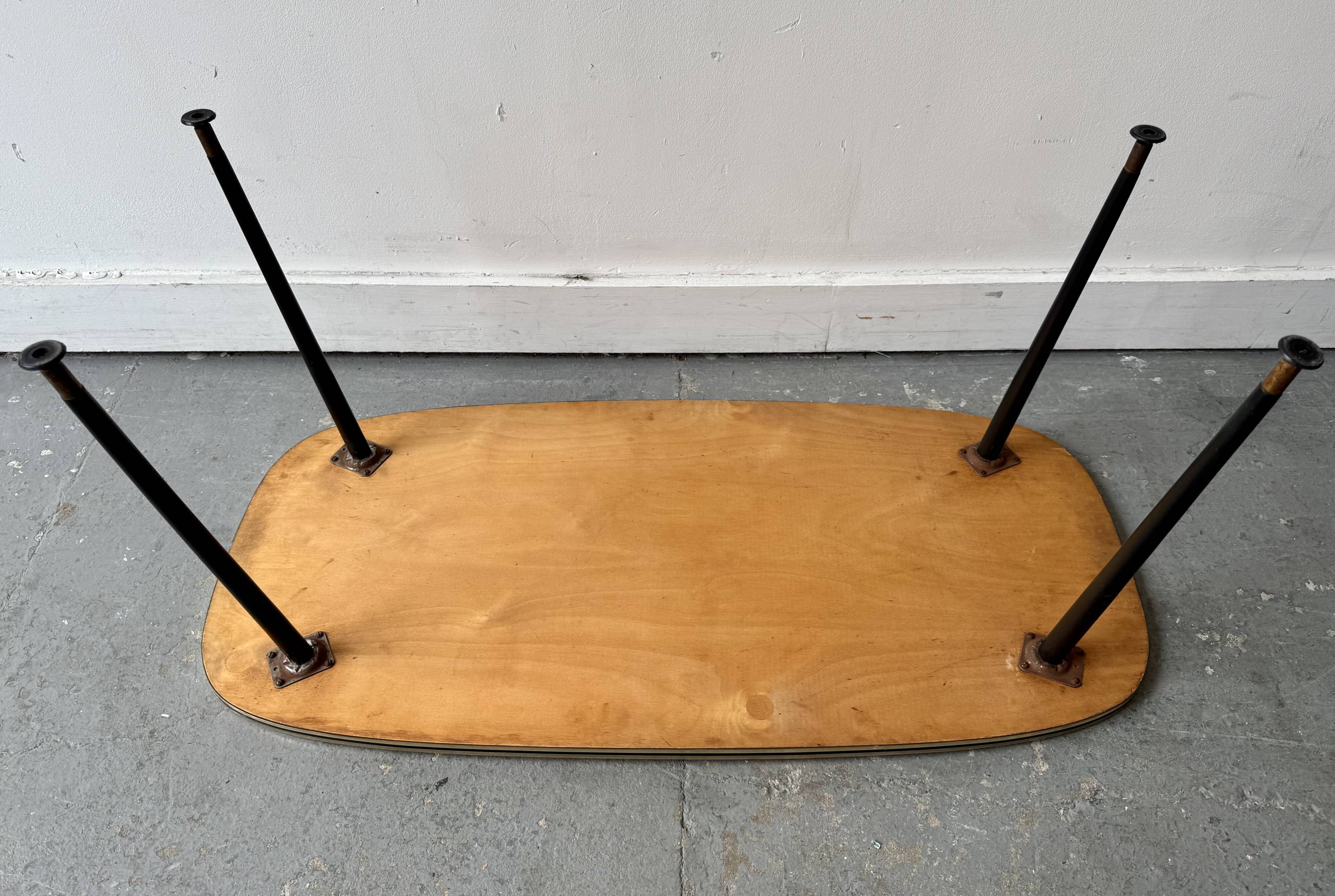 Table basse vintage avec pieds Dansette