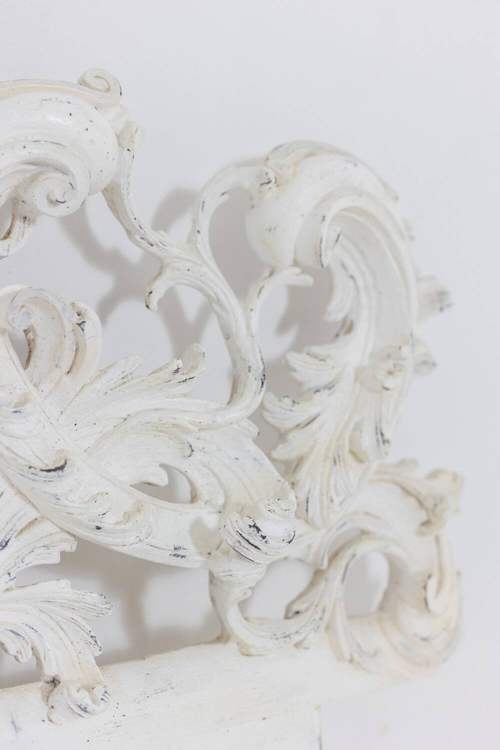 Rocaille style headboard, in carved and lacquered wood. Circa 1900.