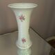 Vase en porcelaine de  hollohàza avec des motifs floraux