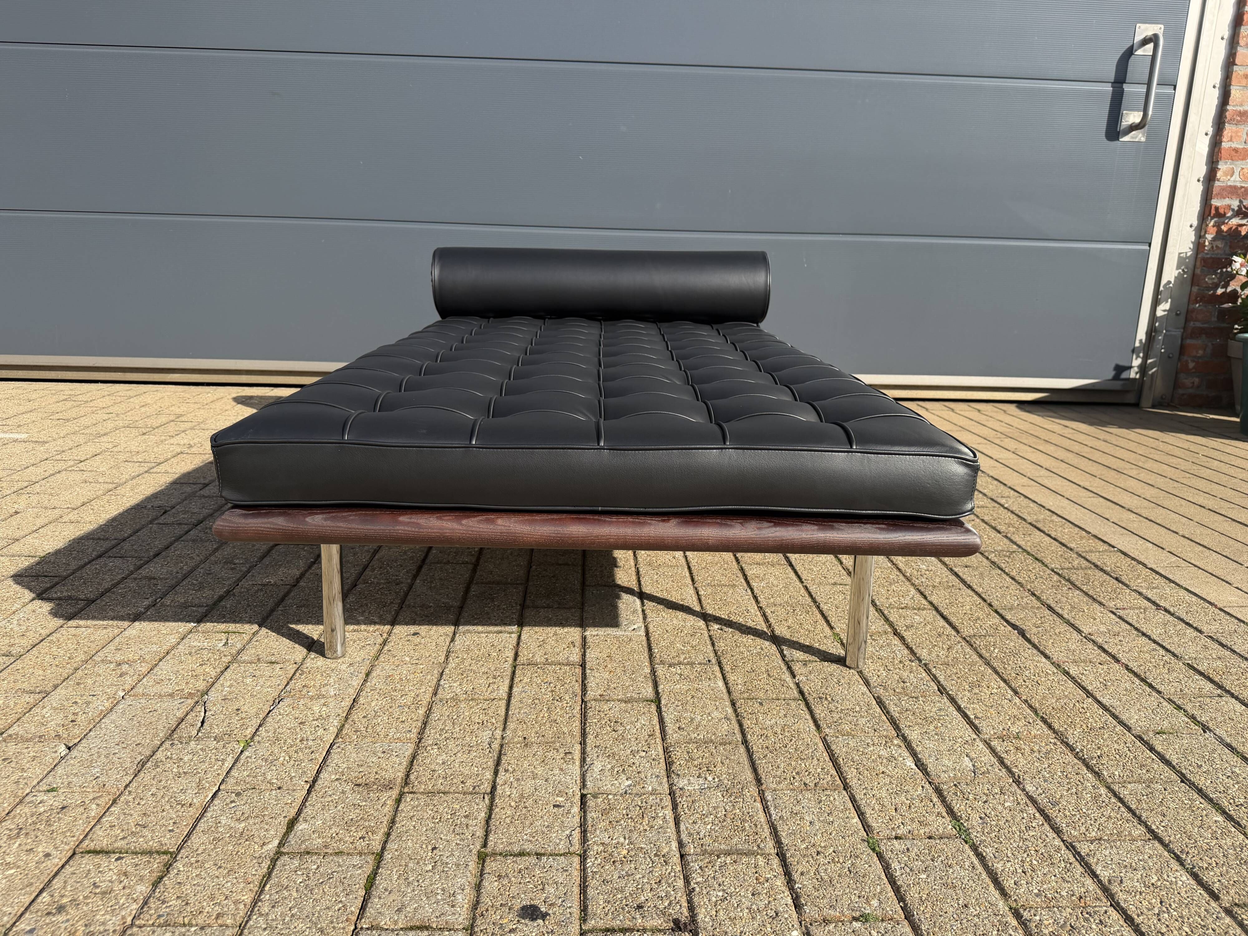 Knoll Barcelona Daybed Black Sabrina leather AS NEW!! Mies van der Rohe