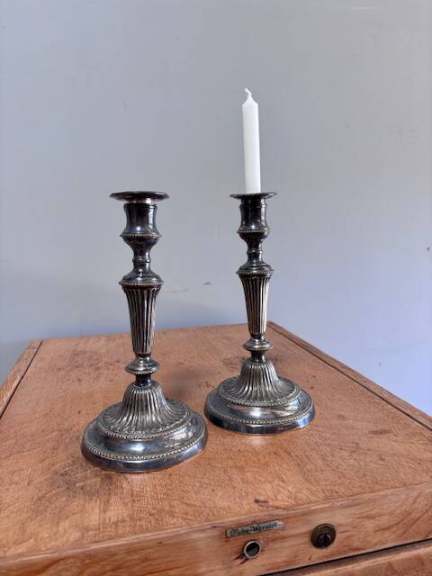 Magnificent pair of bronze candlesticks in Louis XVI style - 1900