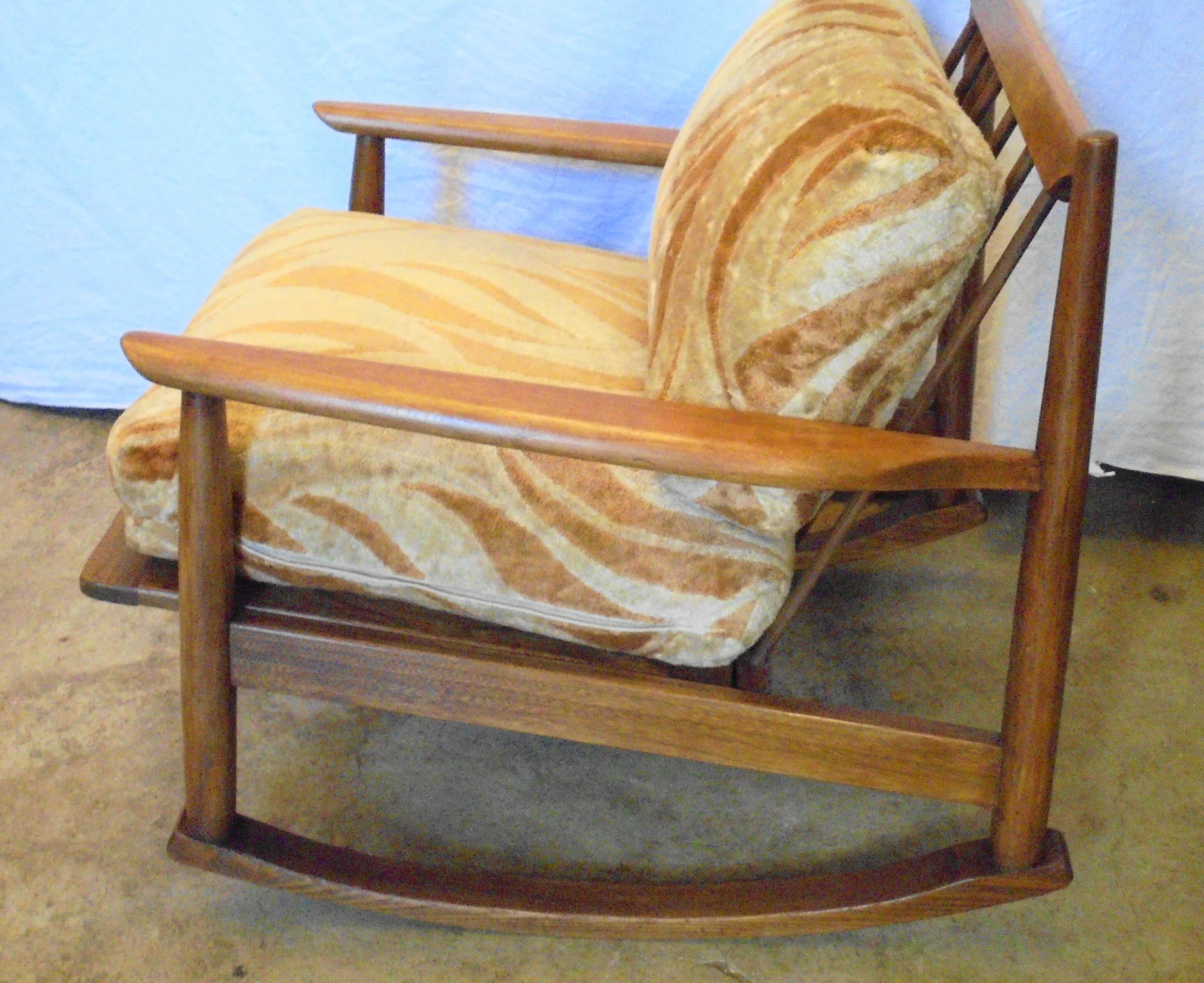 Scandinavian raocking-chair from the 70s