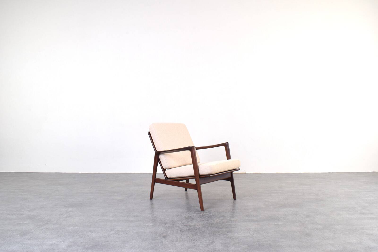 Mid-Century Stefan Lounge Chair, 1960s