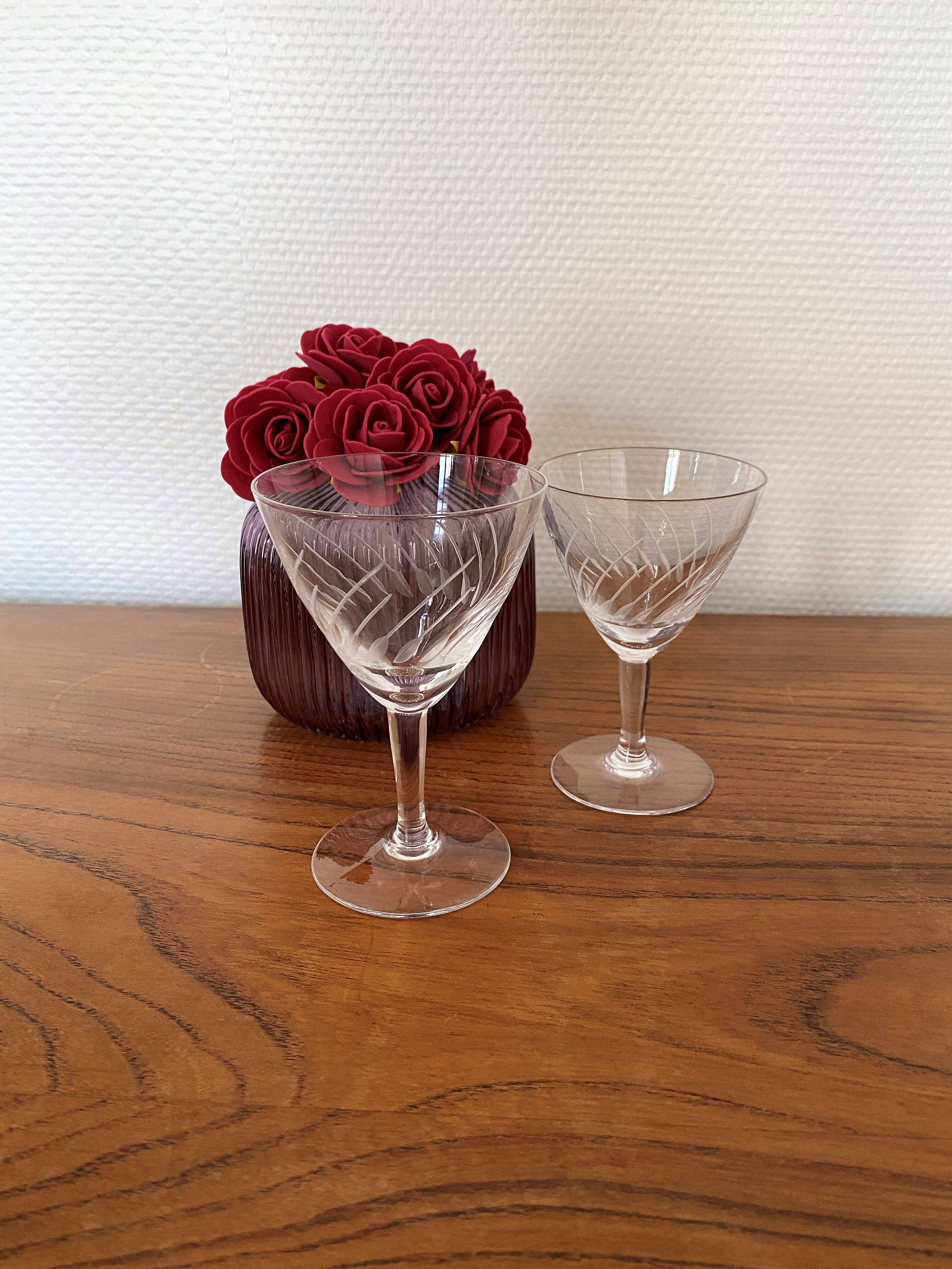 2 engraved glass wine glasses 9 cl and 6 cl