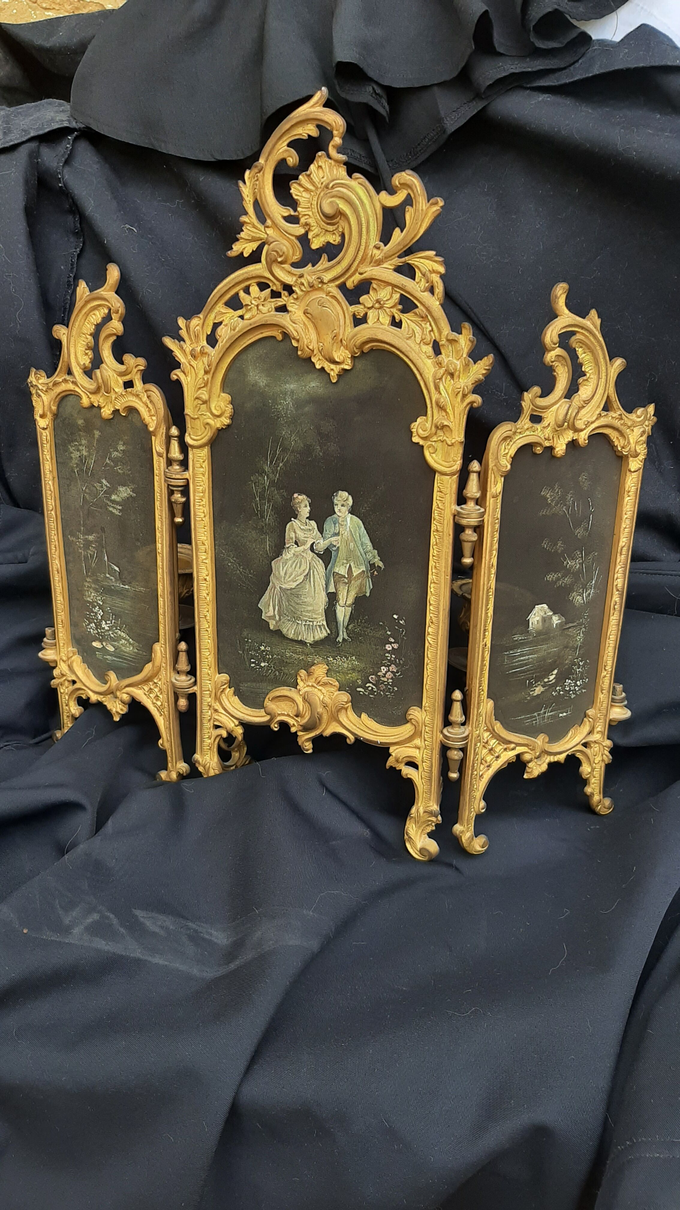 Ancient tryptic in gilded bronze, candlestick