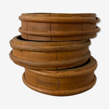 Ensemble de trois bols primitifs en bois suédois antiques
