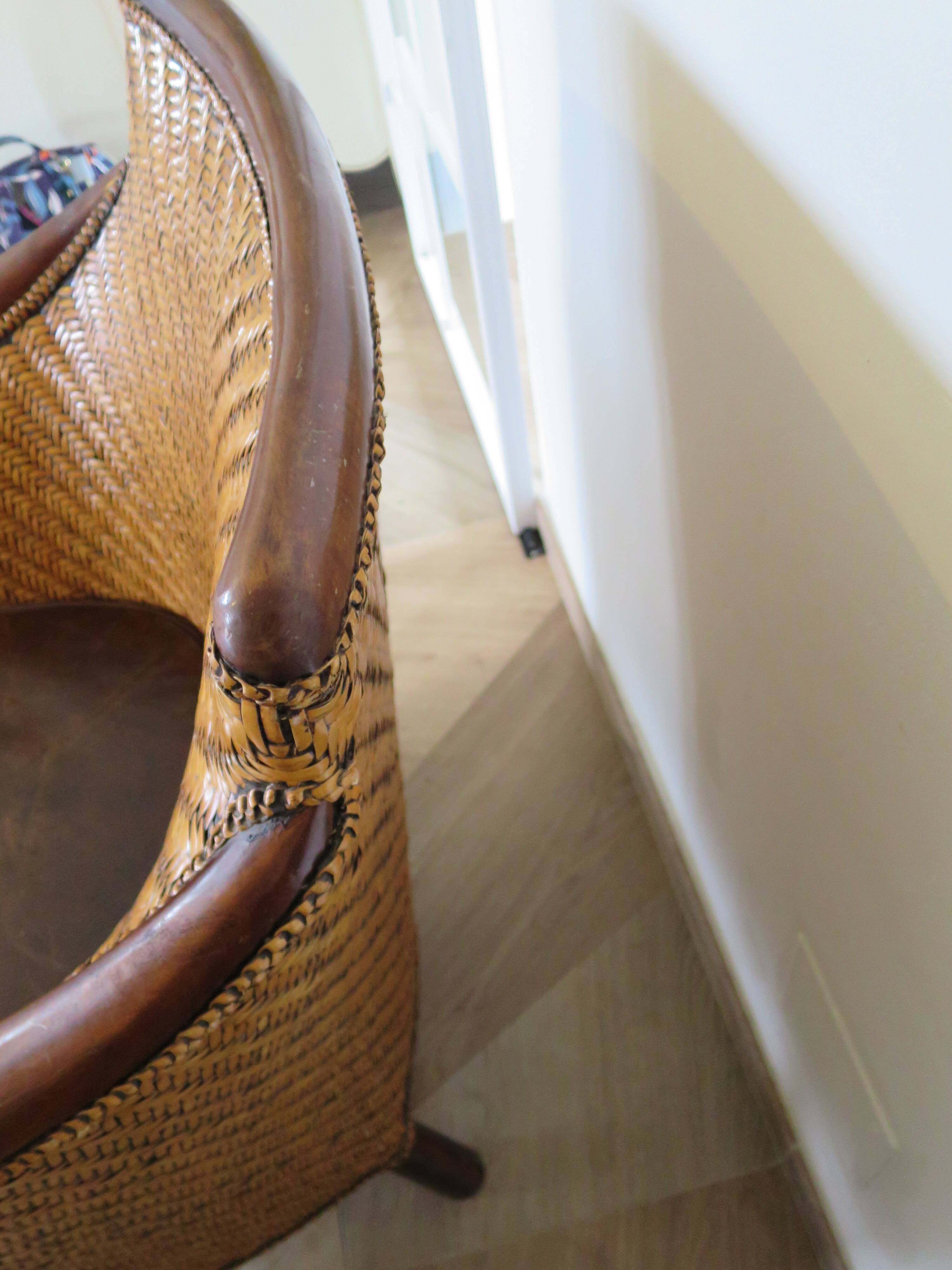 Fauteuil Style Colonial-Rotin tressé-Vintage-coussin simili cuir