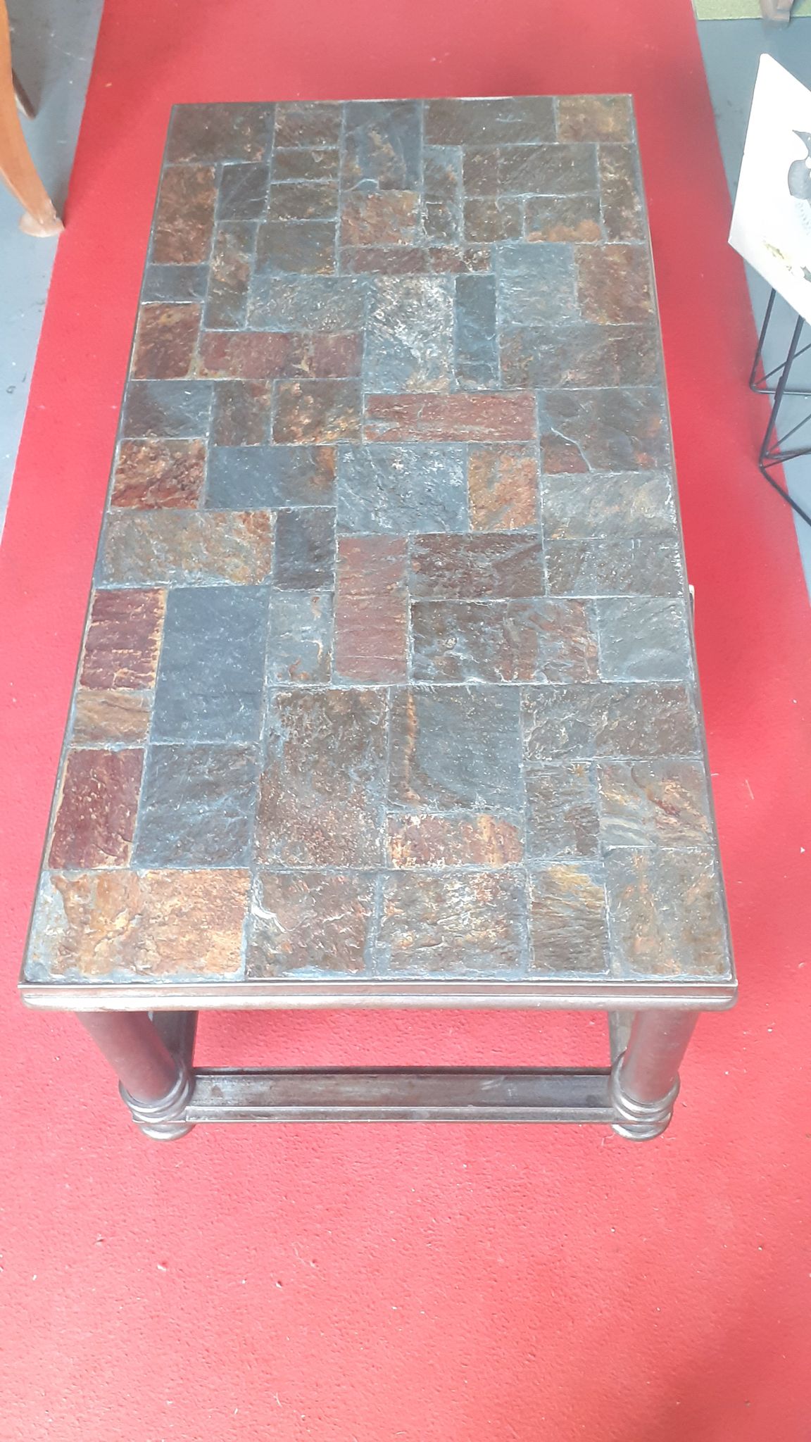 Table basse plateau carreau pierre nature pieds acier art deco
