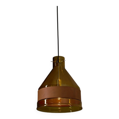 Suspension en verre ambré et cuir par J.T. Kalmar
