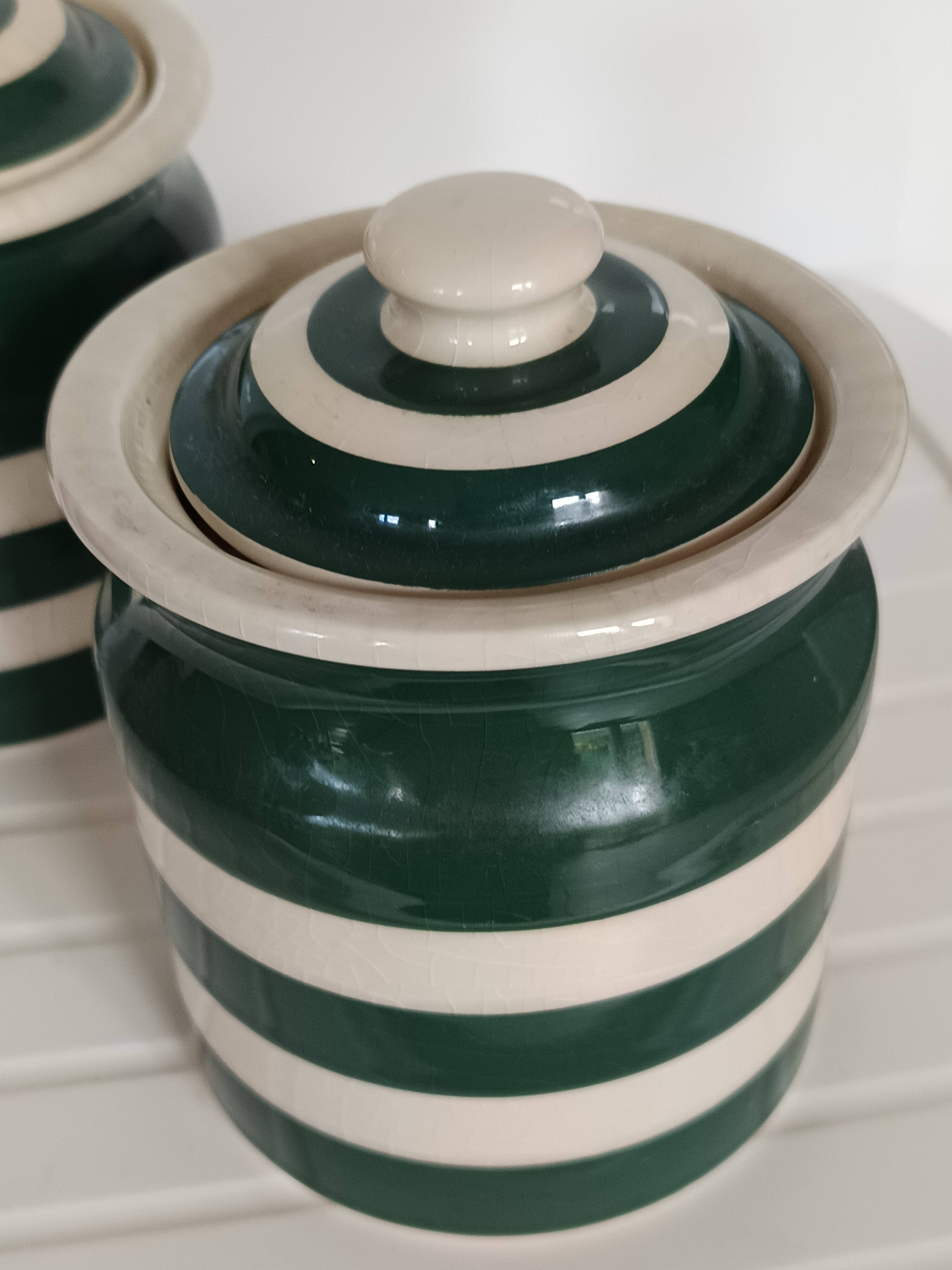 Pair of collector's English Cornishware pots with green stripes from the 1960s.